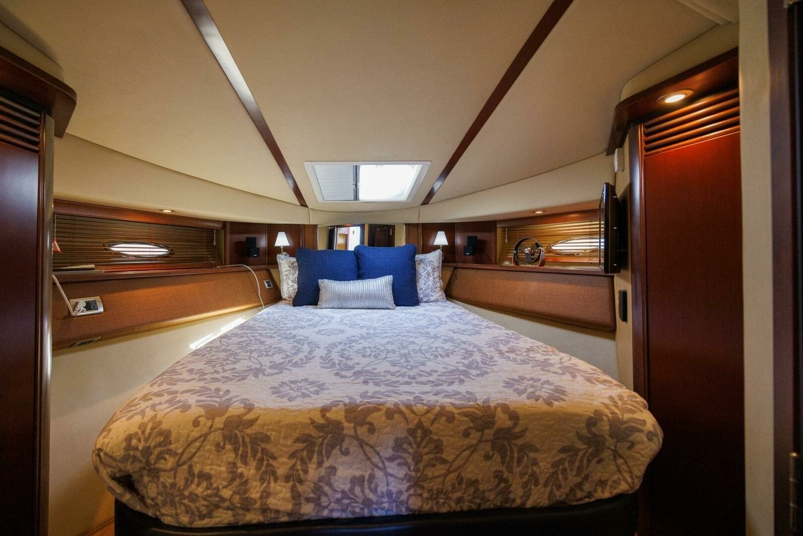 2006 52 Sea Ray Sedan Bridge Zoe Grace Master Stateroom (2)