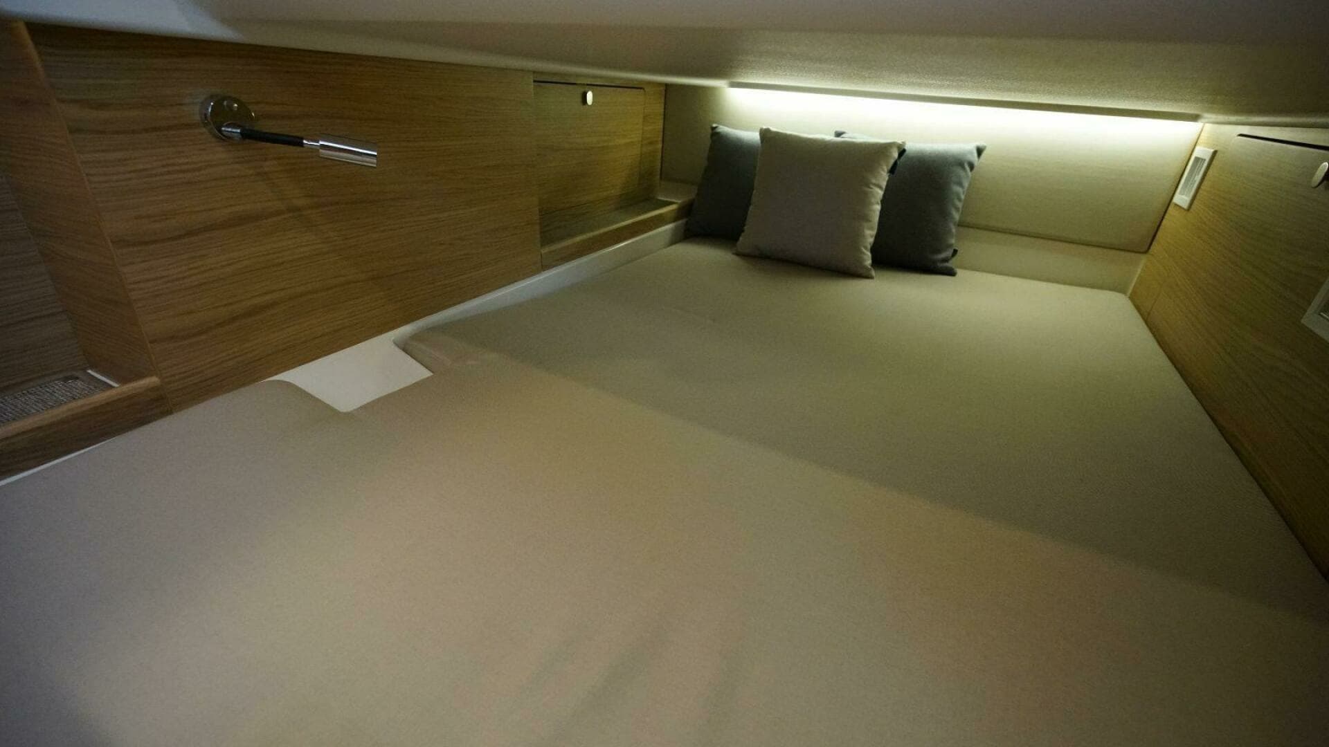 Nimbus Commuter 11 - Cabin