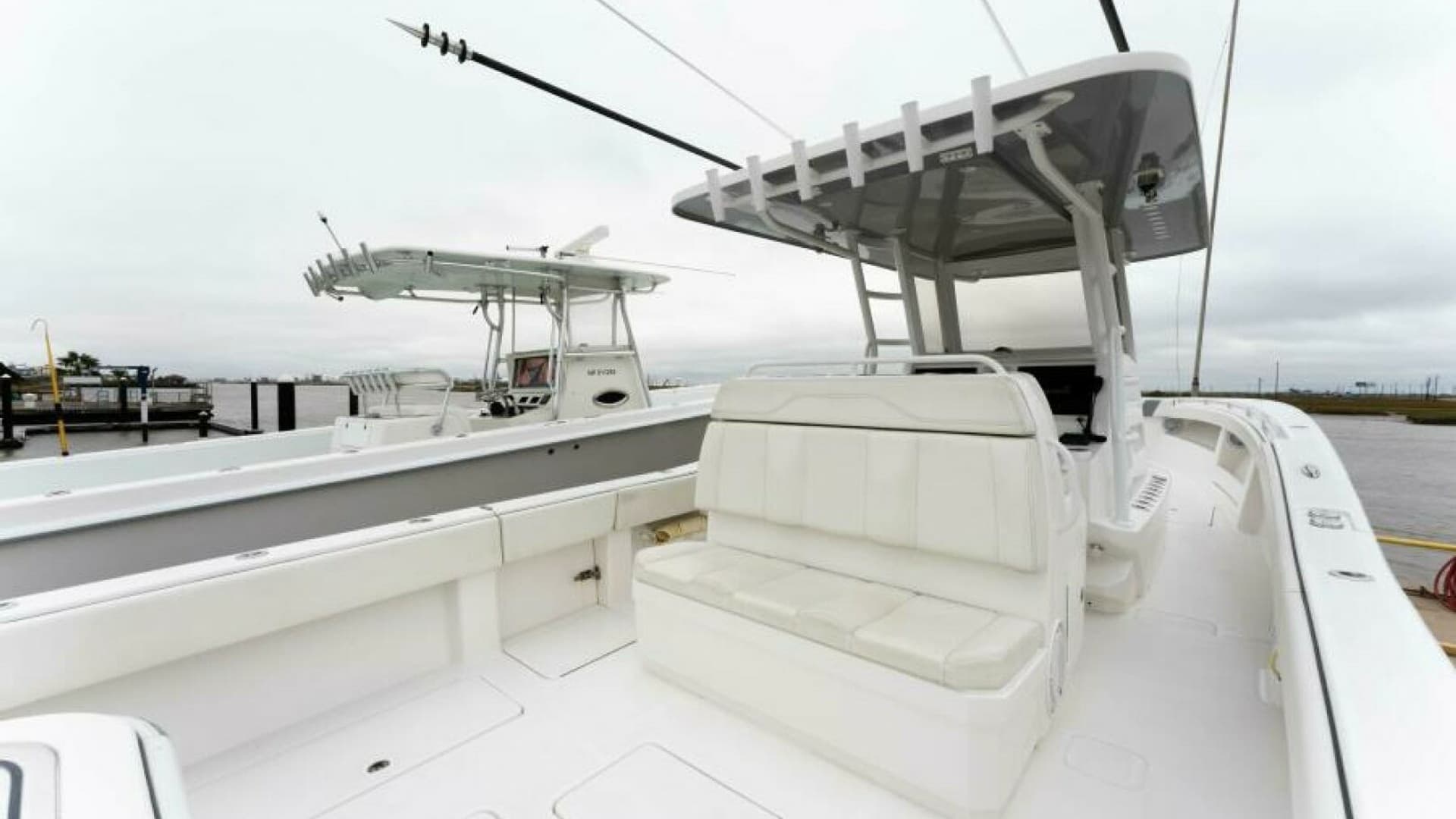 2019 Invincible 39 Open