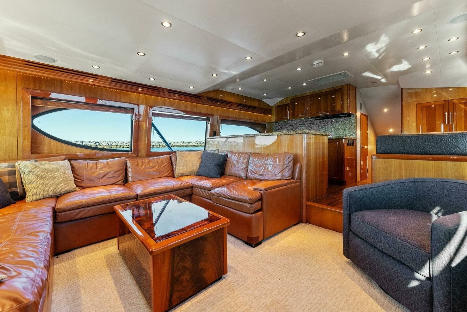 2007 Hatteras 64 Convertible - CHUPACABRA: Cozy Salon