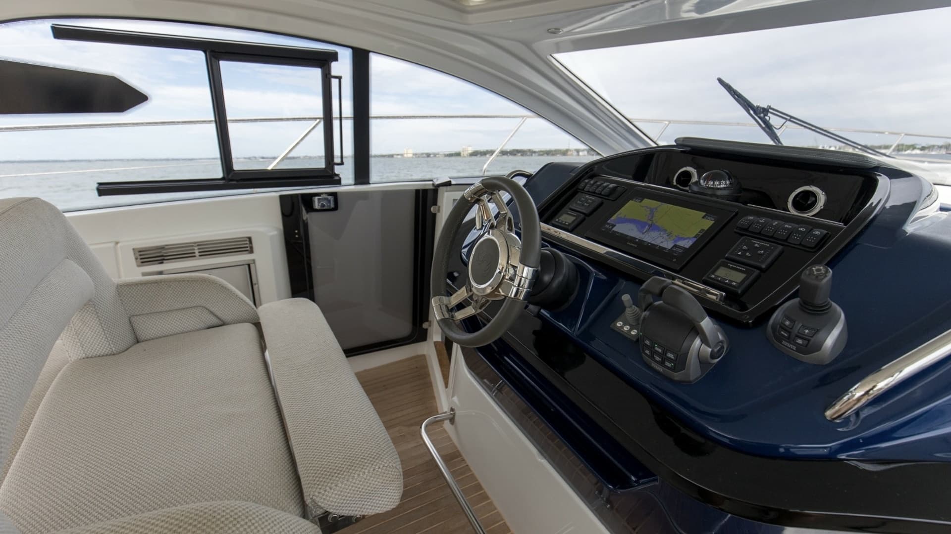 2022 Beneteau 41 Grand Turismo War Downs Eagle Helm (3)