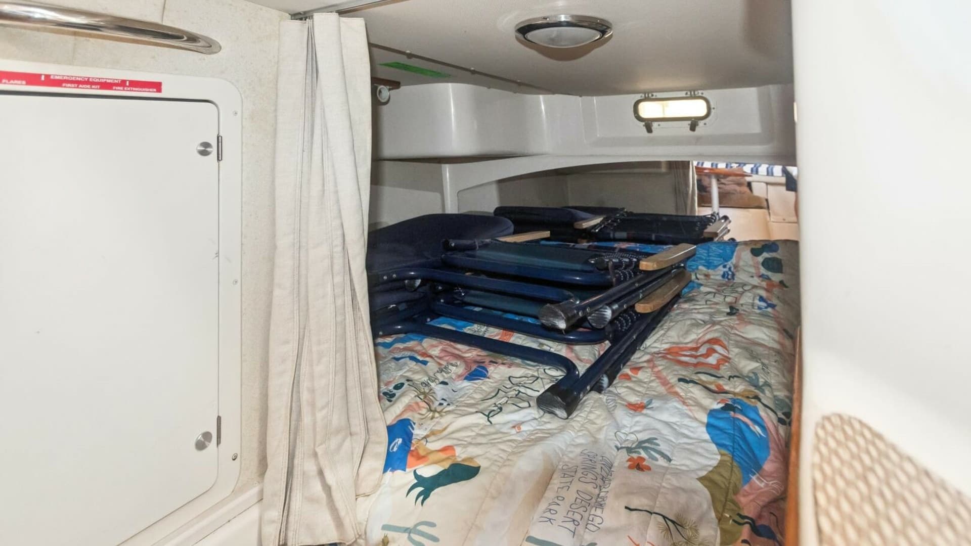 2006 Grady-White 330 Express - "POLE POSITION": Cozy Cabin Berth with Storage