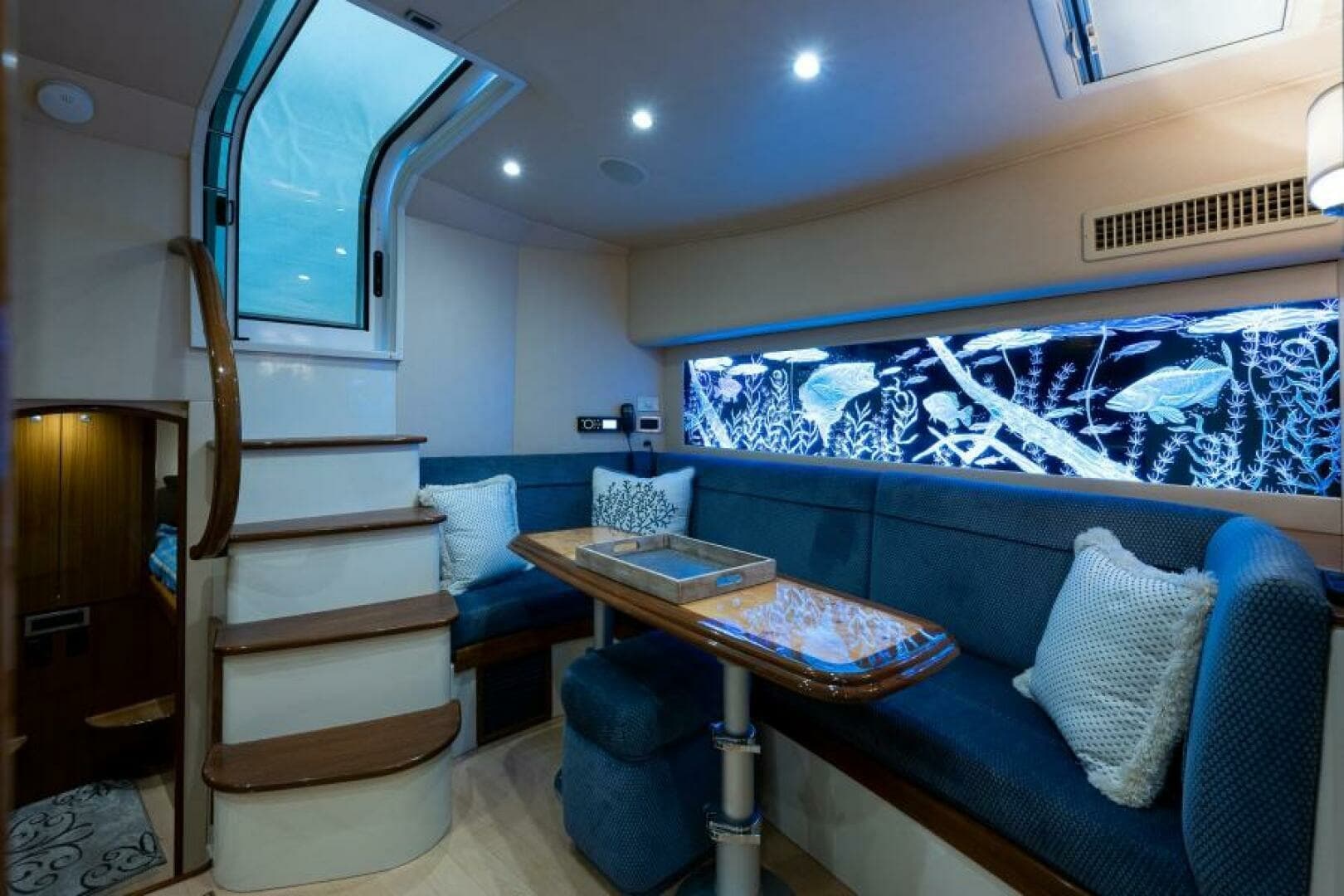 Viking 42 - Drop'Em - Salon