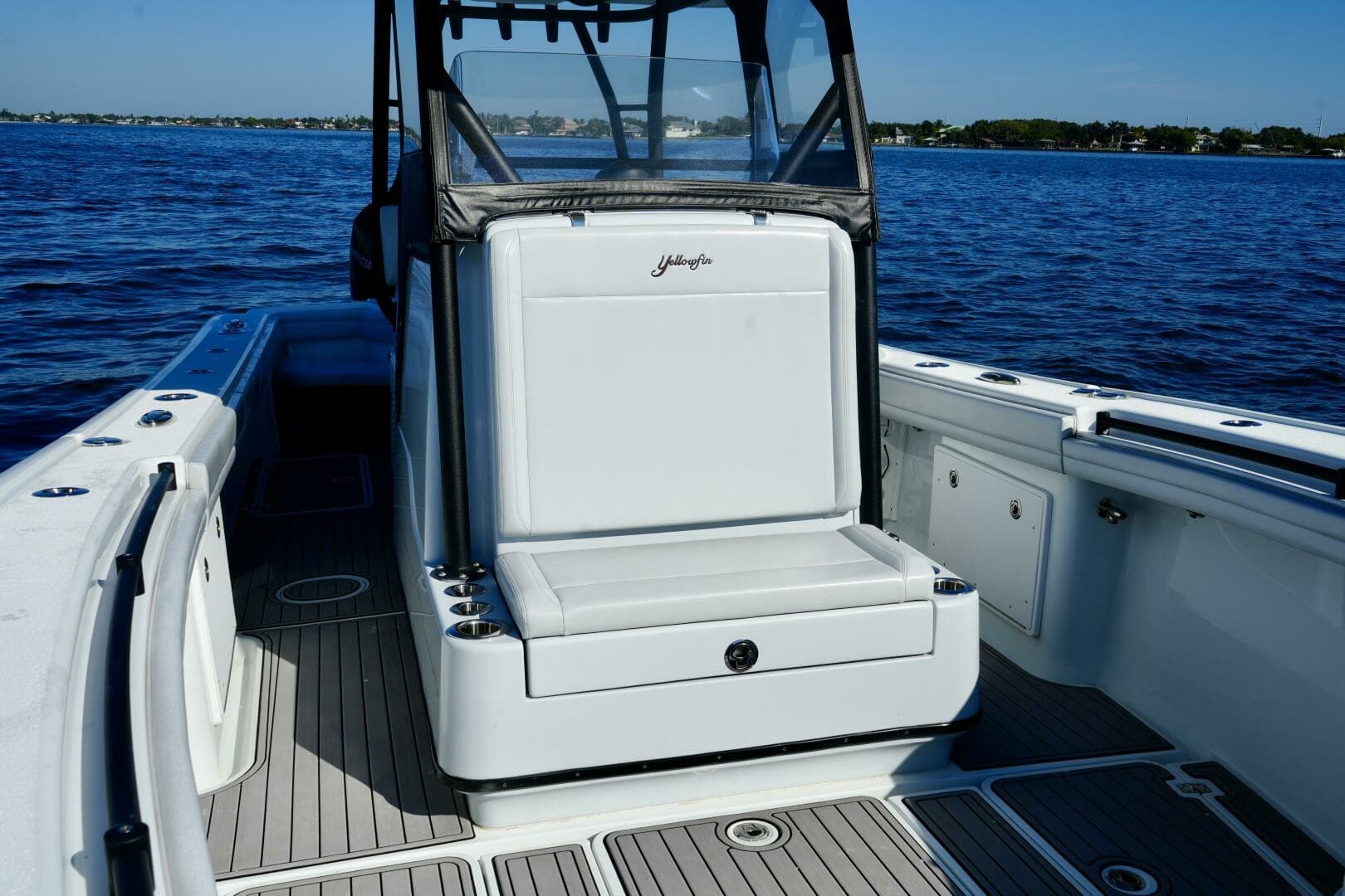 Yellowfin 32 Luhn 32- Center Console