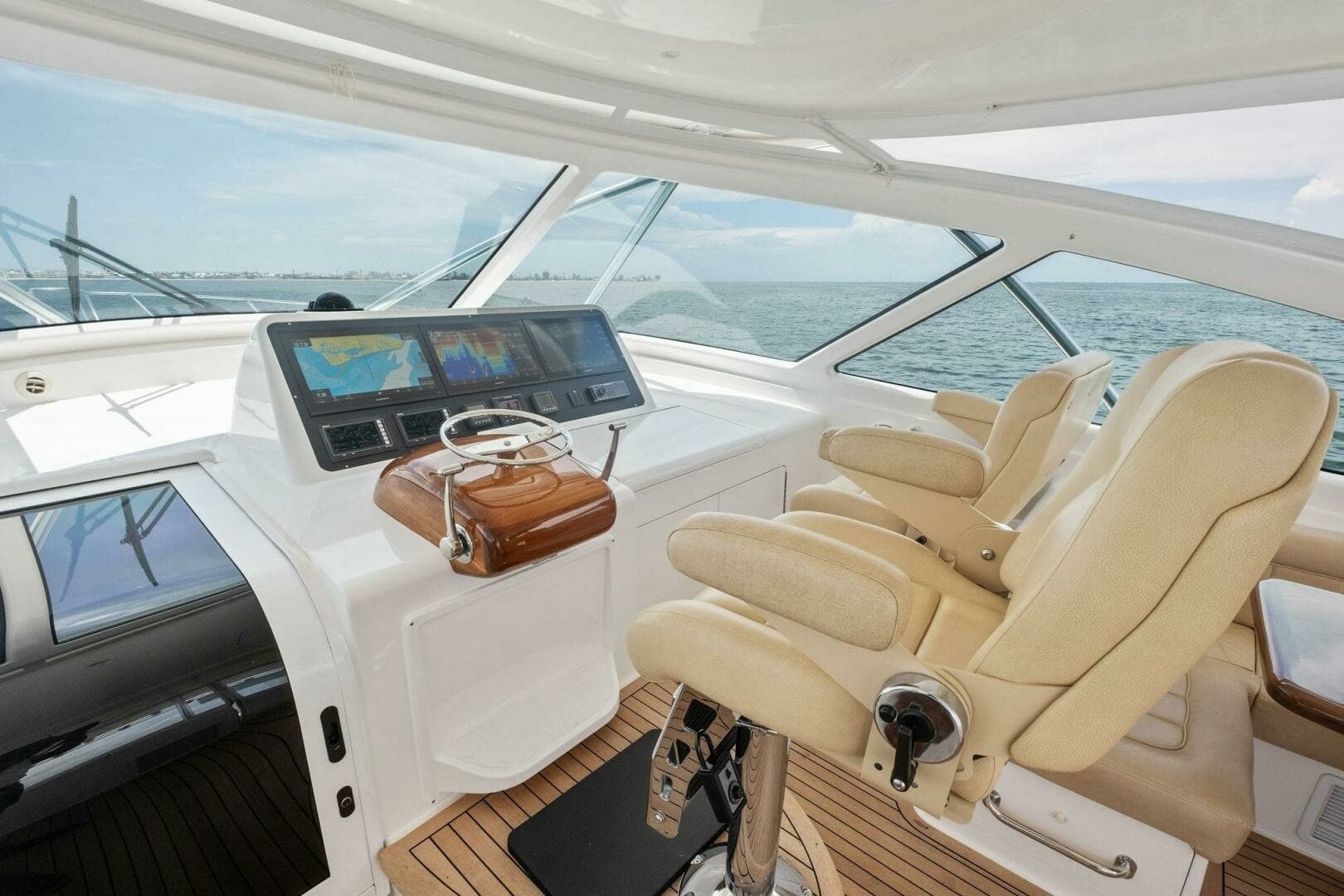 2015 Viking 52 Open "Terrabbean" - Helm