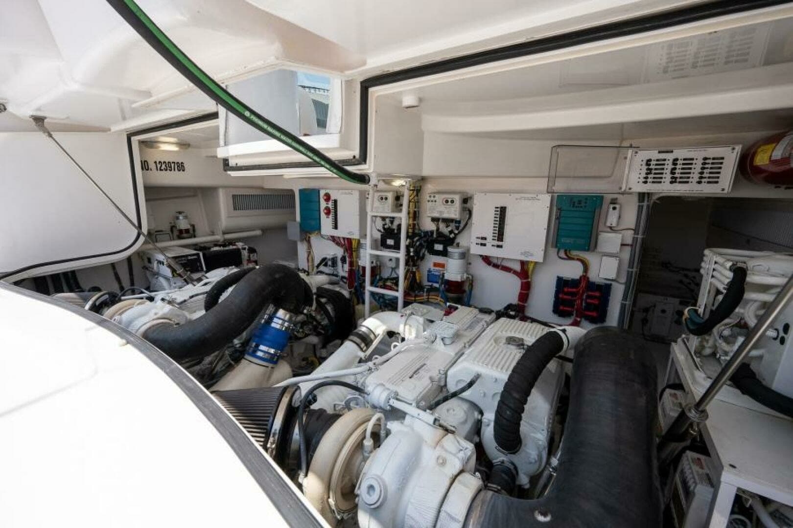 Viking 42 - Drop'Em - Engine