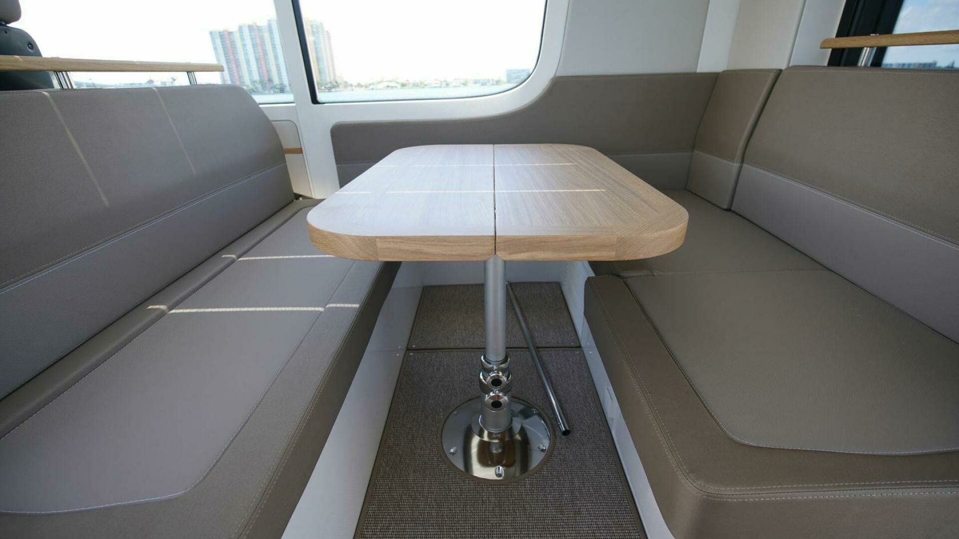 Nimbus Commuter 11 - Seating