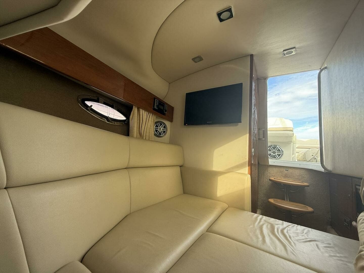 Formula 33 -  Cabin