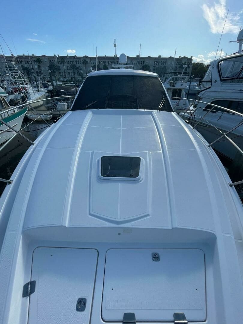 Regal 52 Sport Coupe - Bow