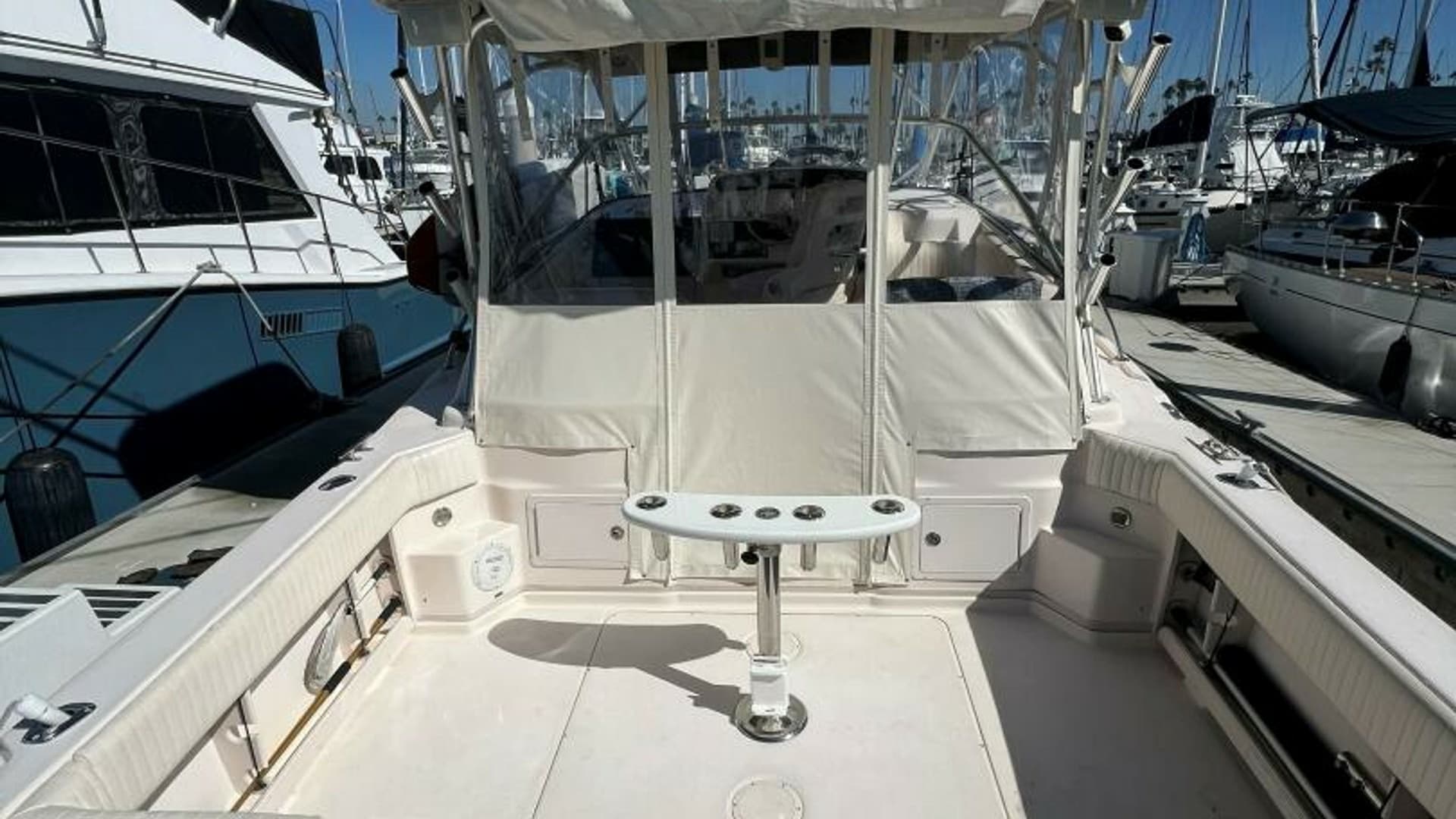2006 Grady-White 330 Express - "POLE POSITION": Spacious Aft Deck with Rod Holders