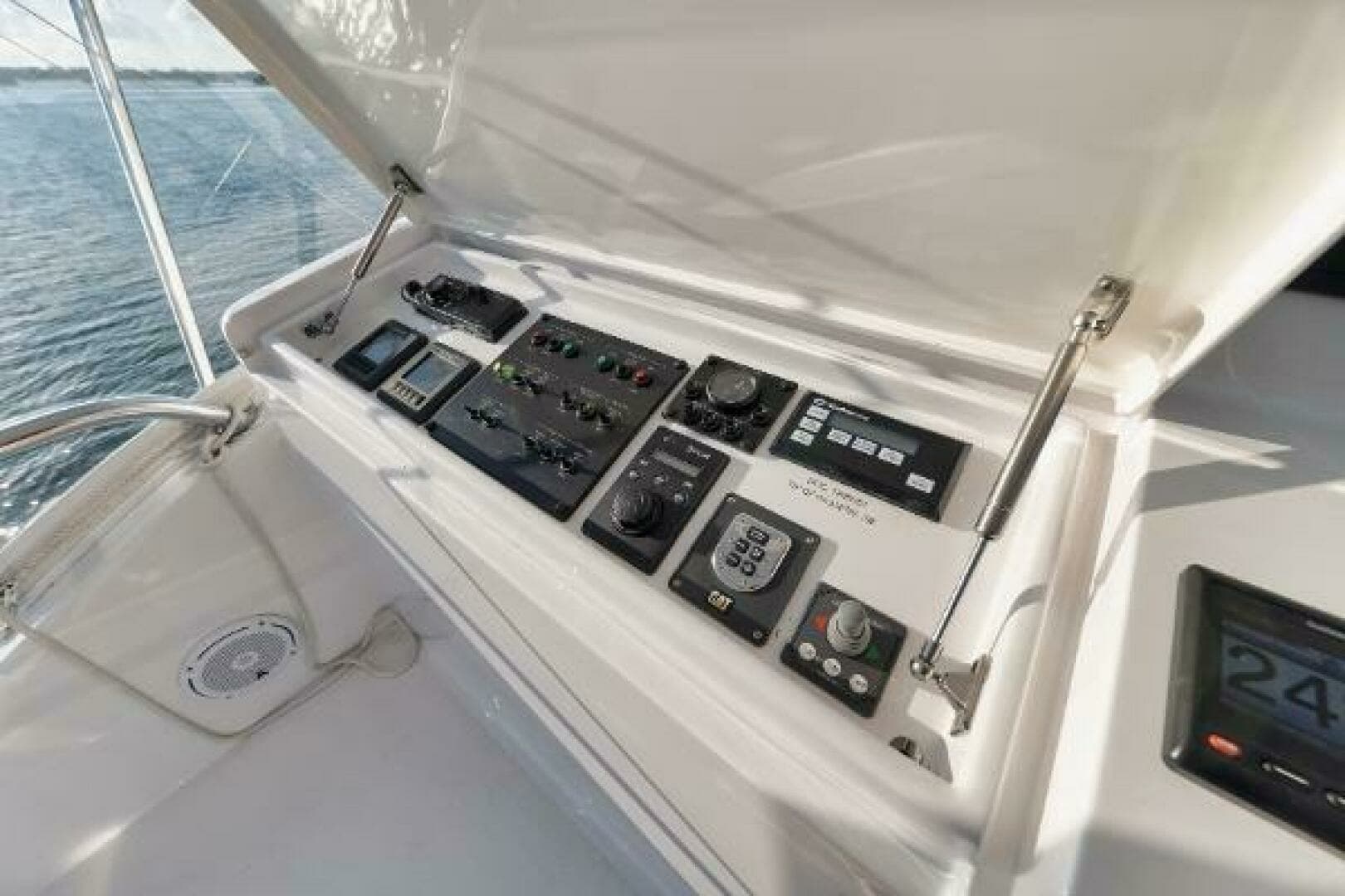 54' Hatteras GT54 - Flybridge