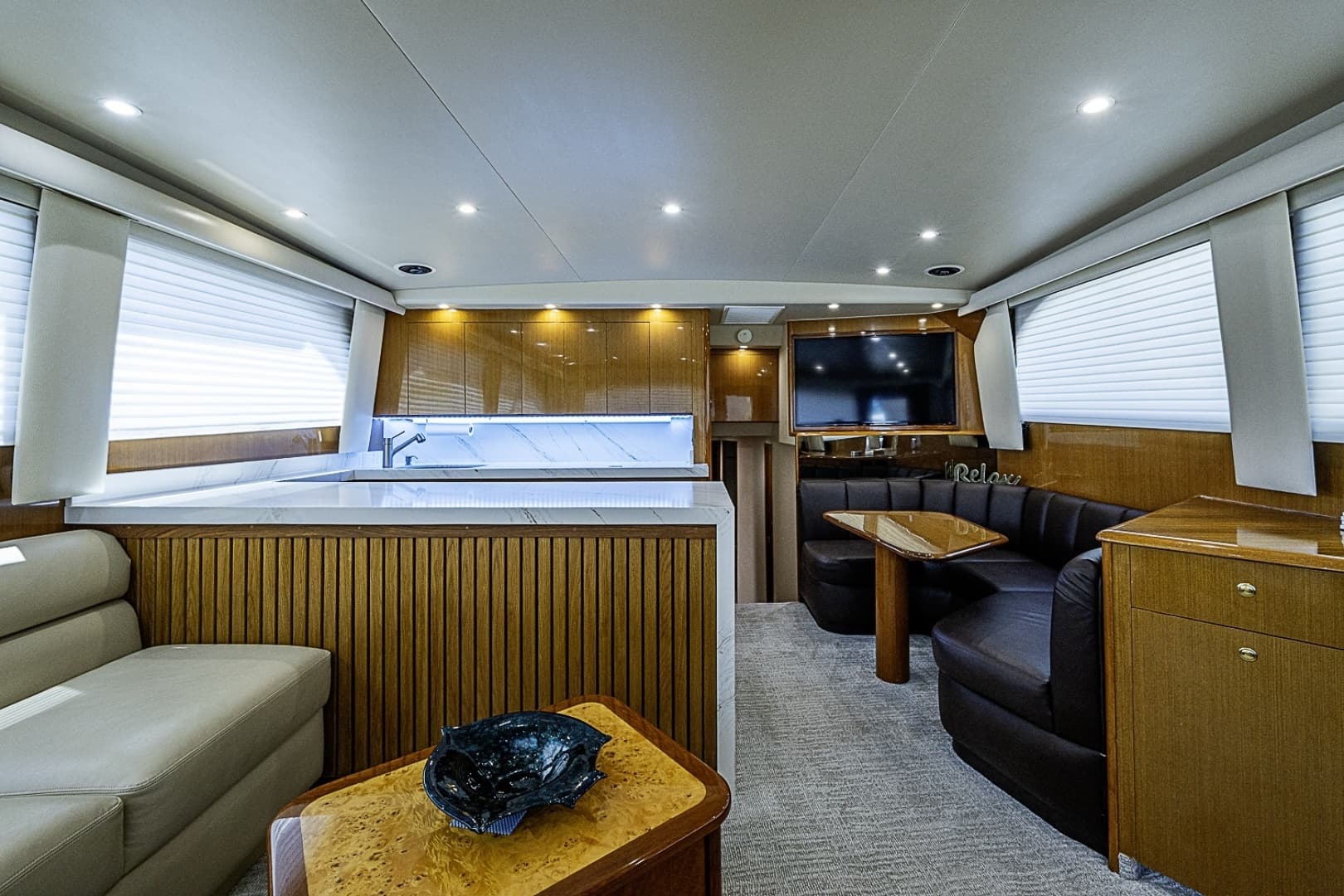 Viking 52 - Catchin Time - Salon