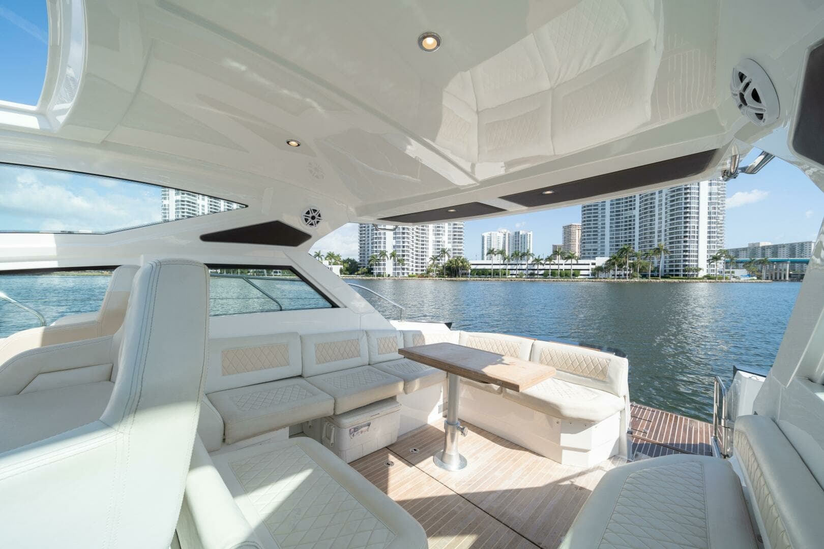 Beneteau 40 - Tis the Seasun - Helm