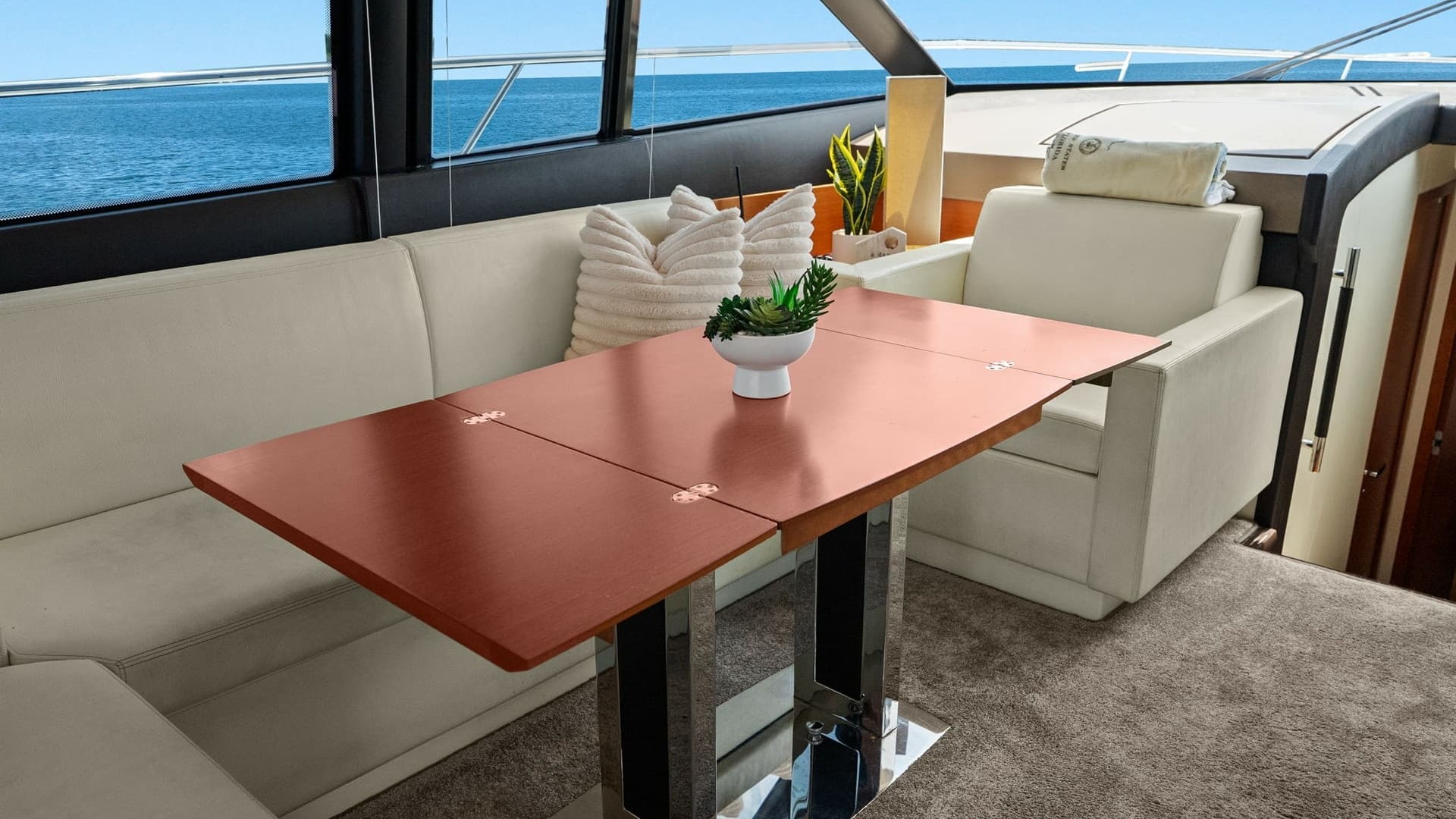 Salon Seating with Expandable Table