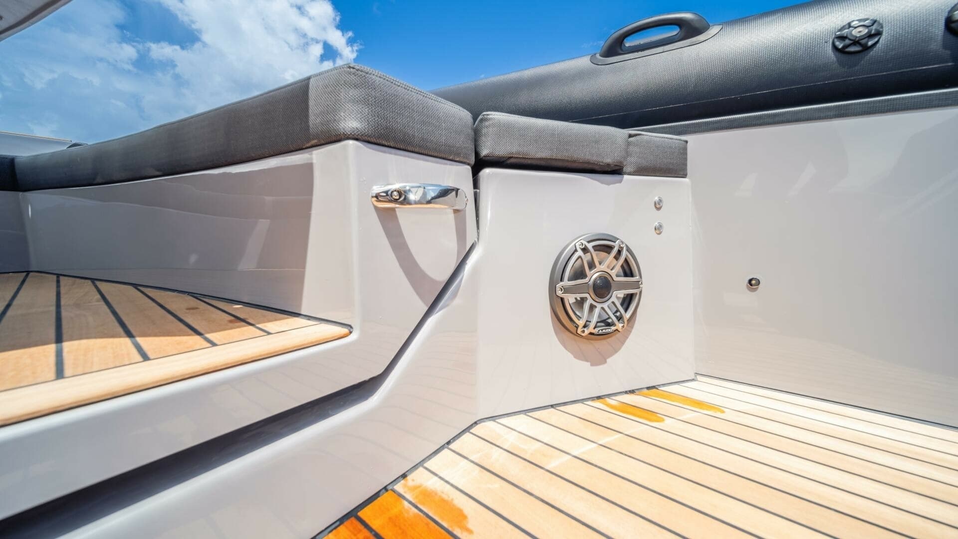 2025 38 Skipper NC Center Console