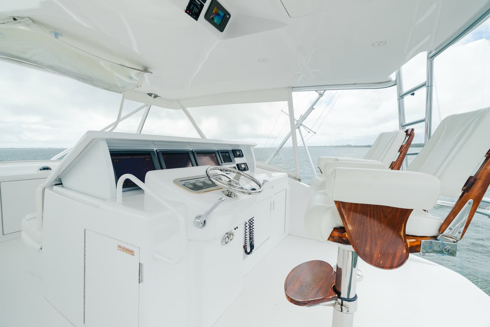 2005 Hatteras 60 Convertible