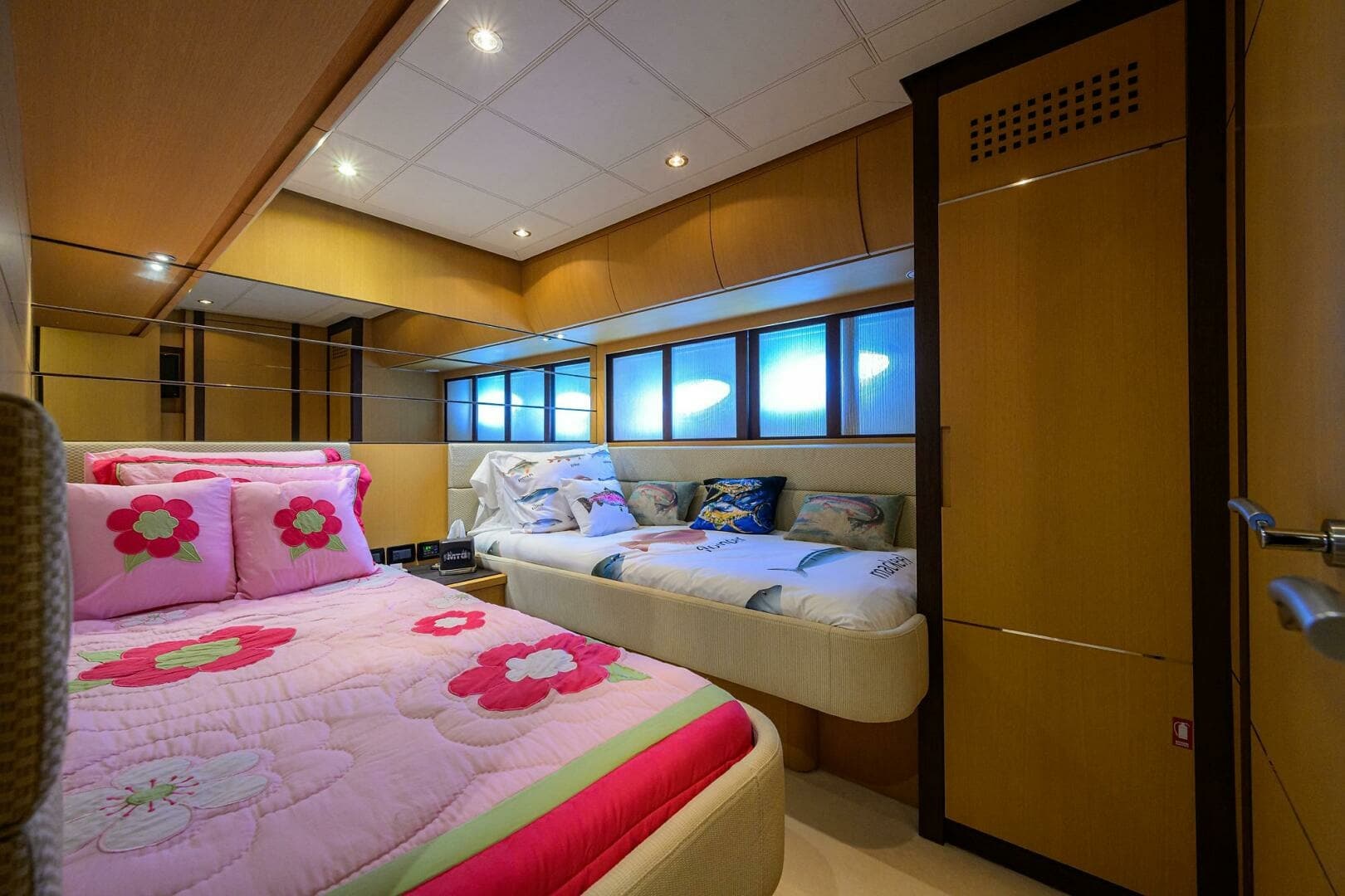2009 Pershing 90 Express