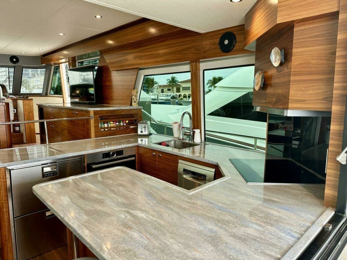 Outer Reef 62 SOUTH  PAWS - Galley