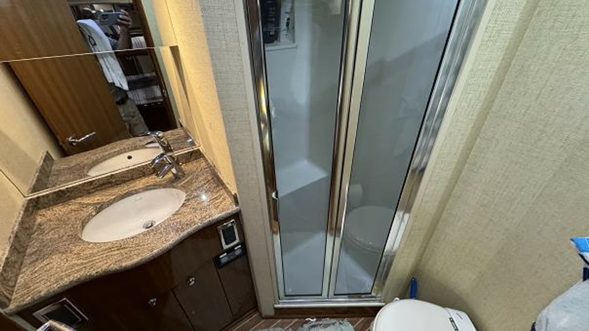 2007 74 Viking 74 Enclosed Bridge Never Settle - Crew Head