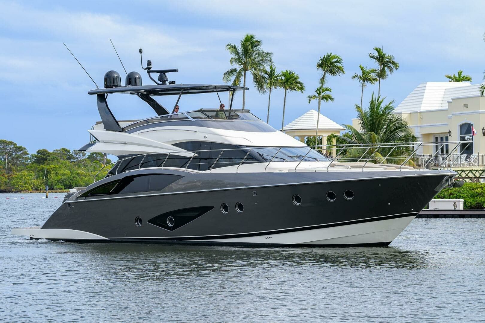 Marquis 66 ANDIAMO - Starboard Bow Profile