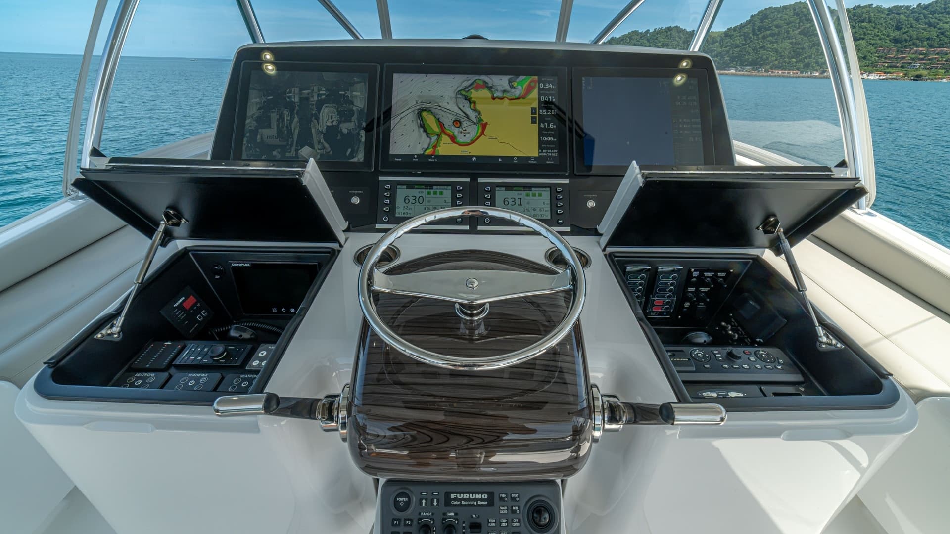 State-of-the-Art Helm Station