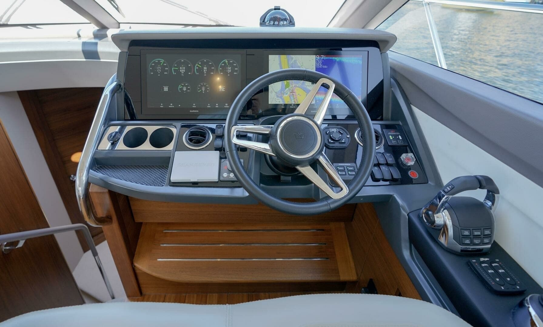 2021 Princess F50- MAKING TIME- Helm
