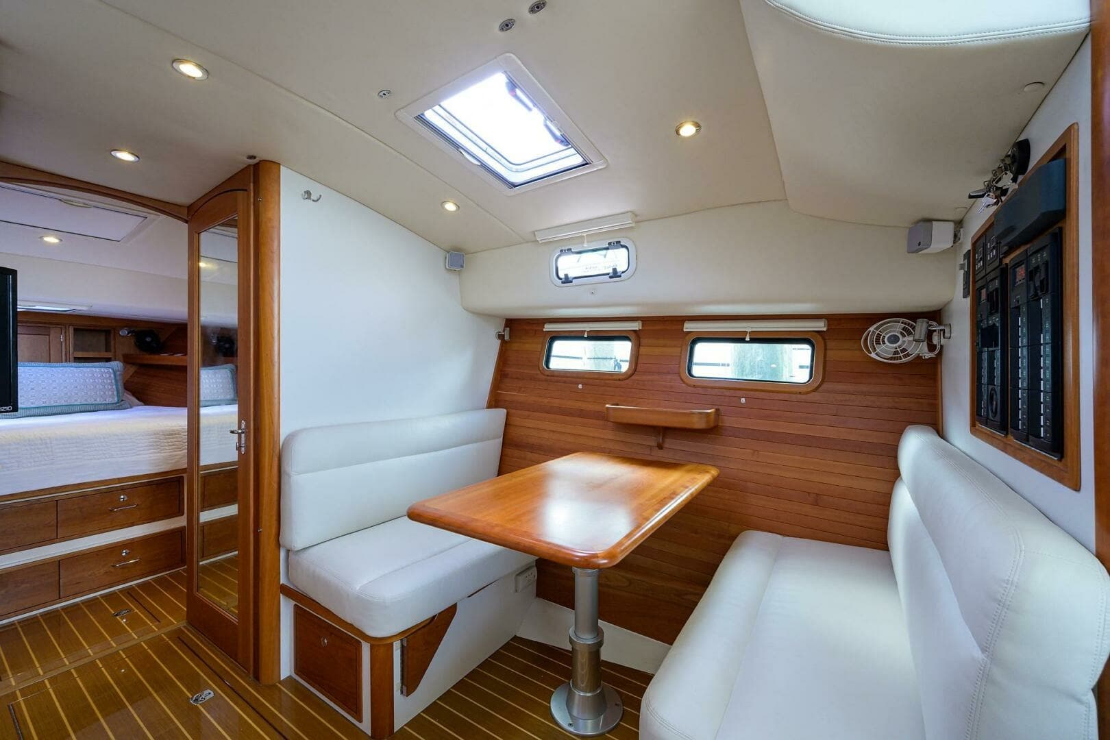 MJM 43 Scout - Interior Cabin