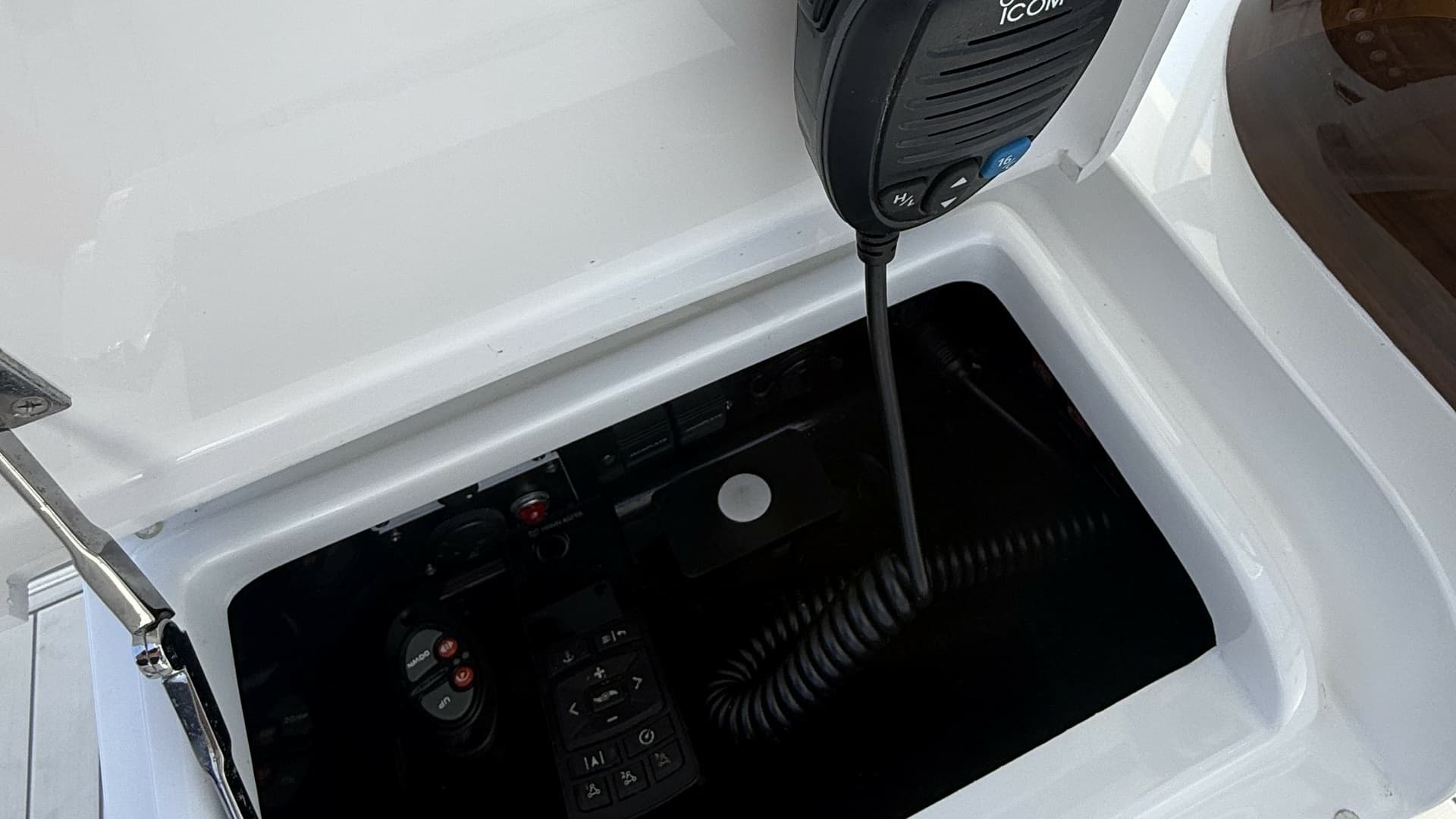 2025 29 Valhalla Boatworks V-29 Gunpowder Radio Box