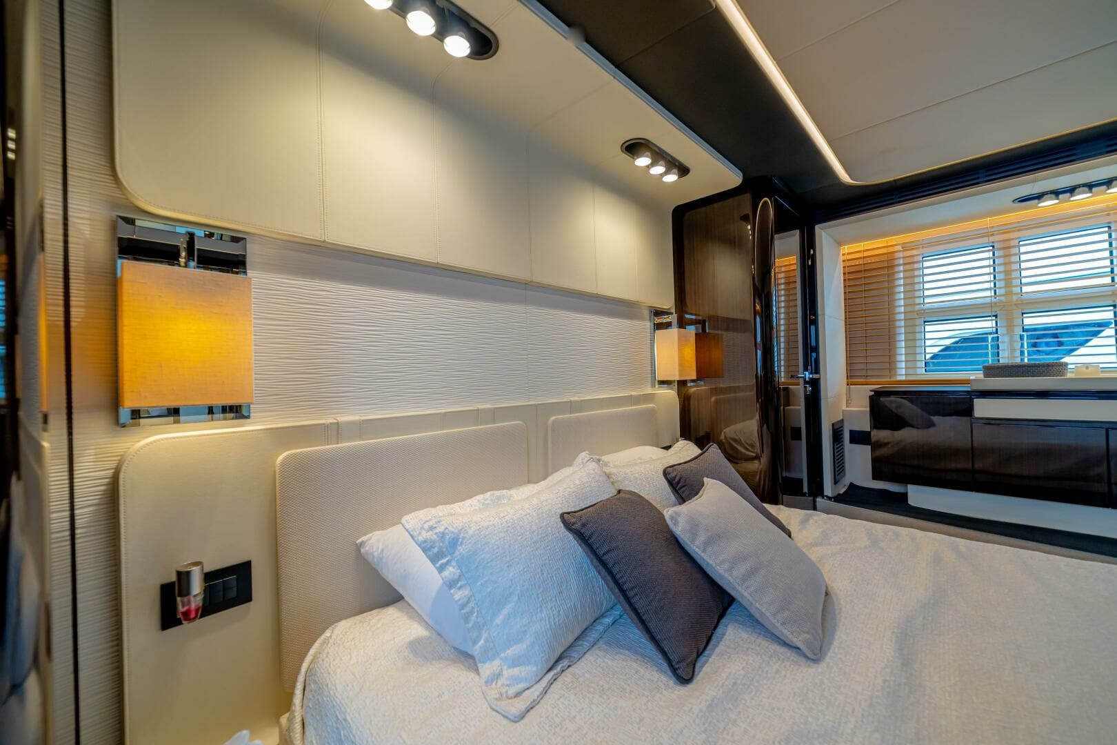 2017 Azimut 77 "Carpe Diem"