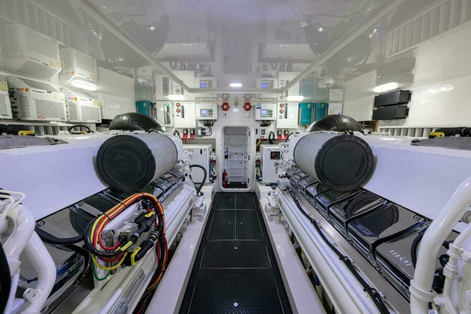 Viking 80 - LAMPLIGHTER - Engine Room