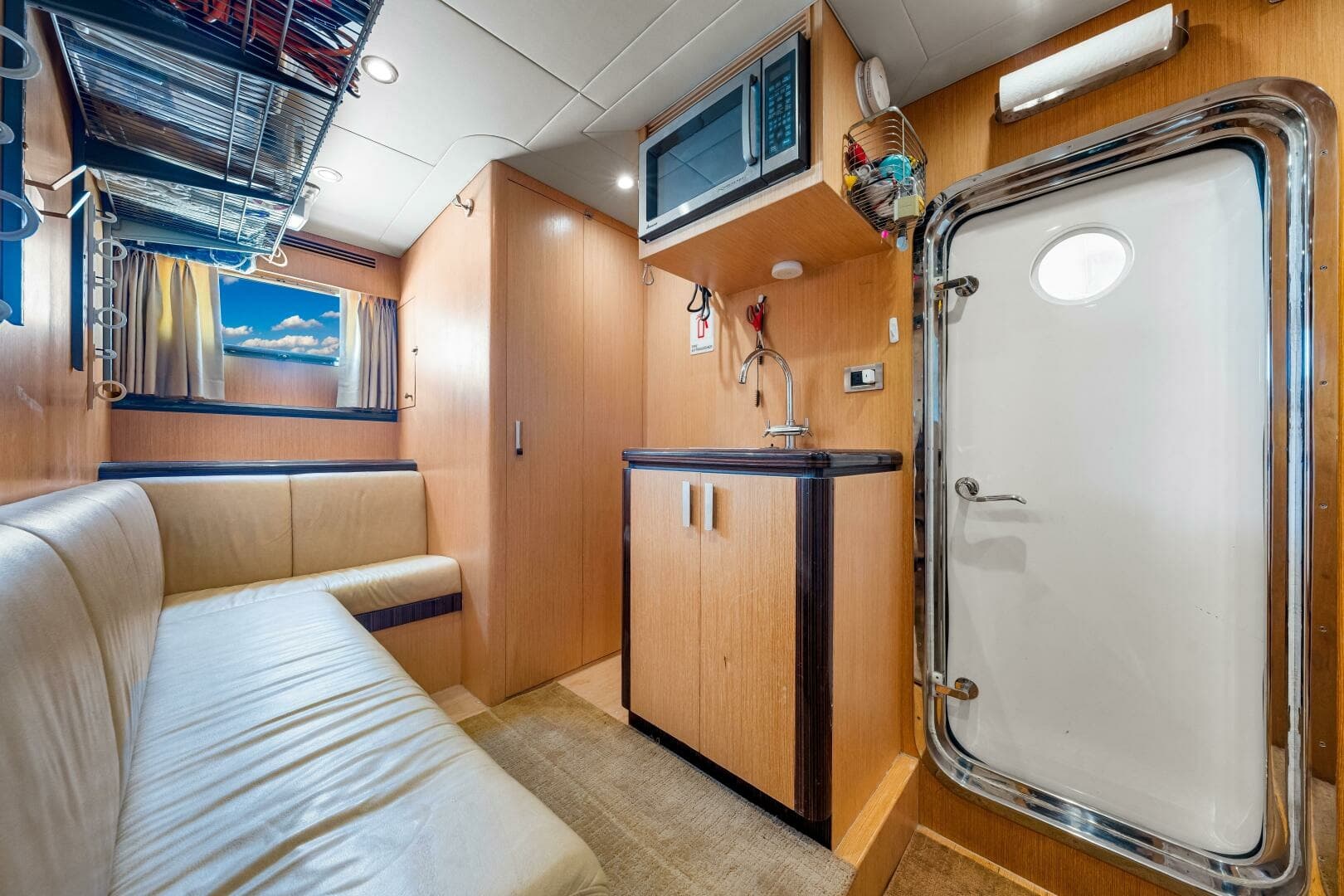 2010 83 Ocean Alexander Motor Yacht 'Relentless'