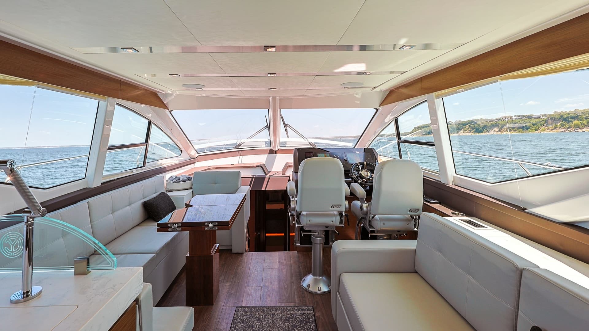 Spacious Salon with Helm View