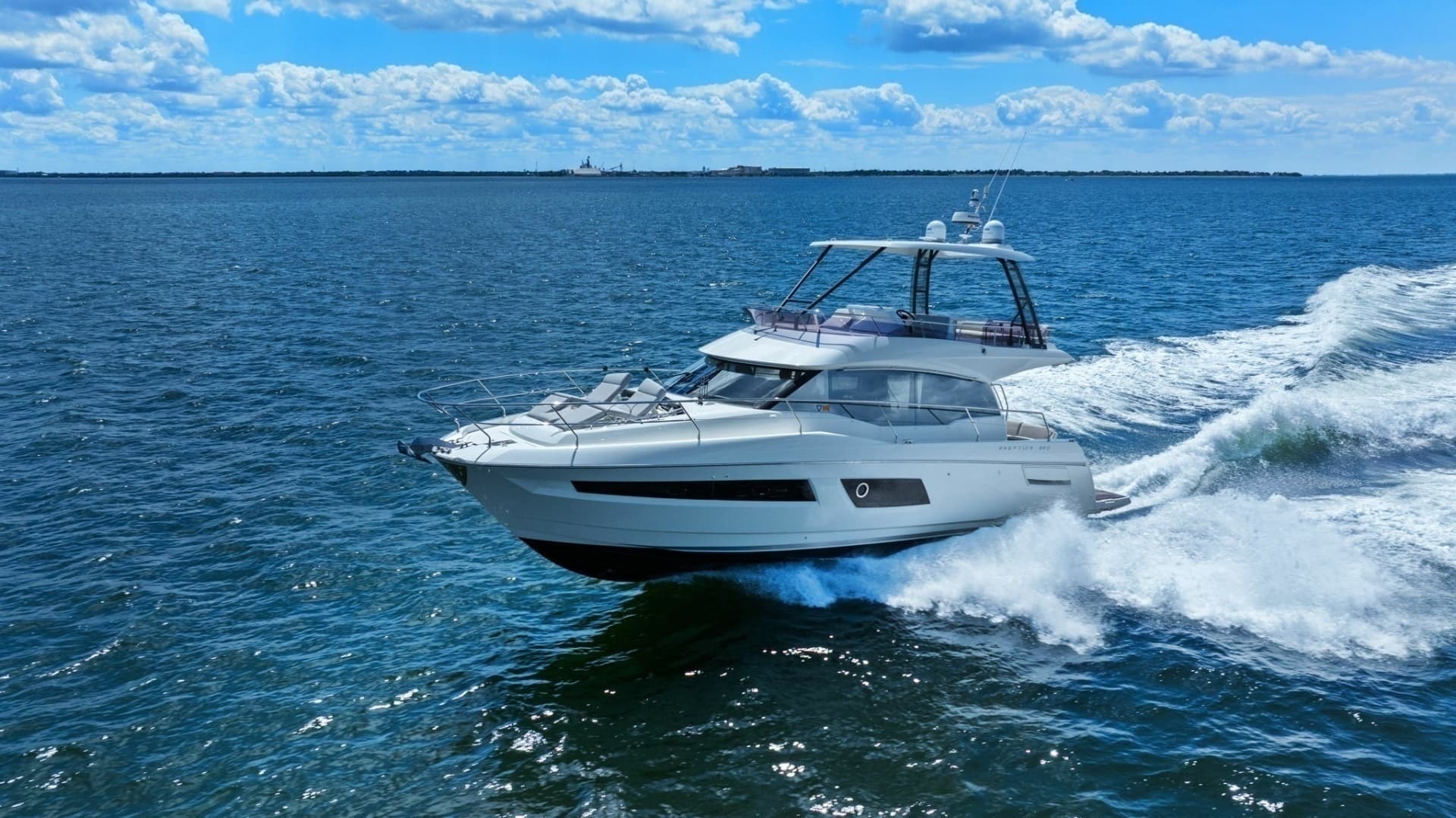 2020 Prestige 460 Flybridge