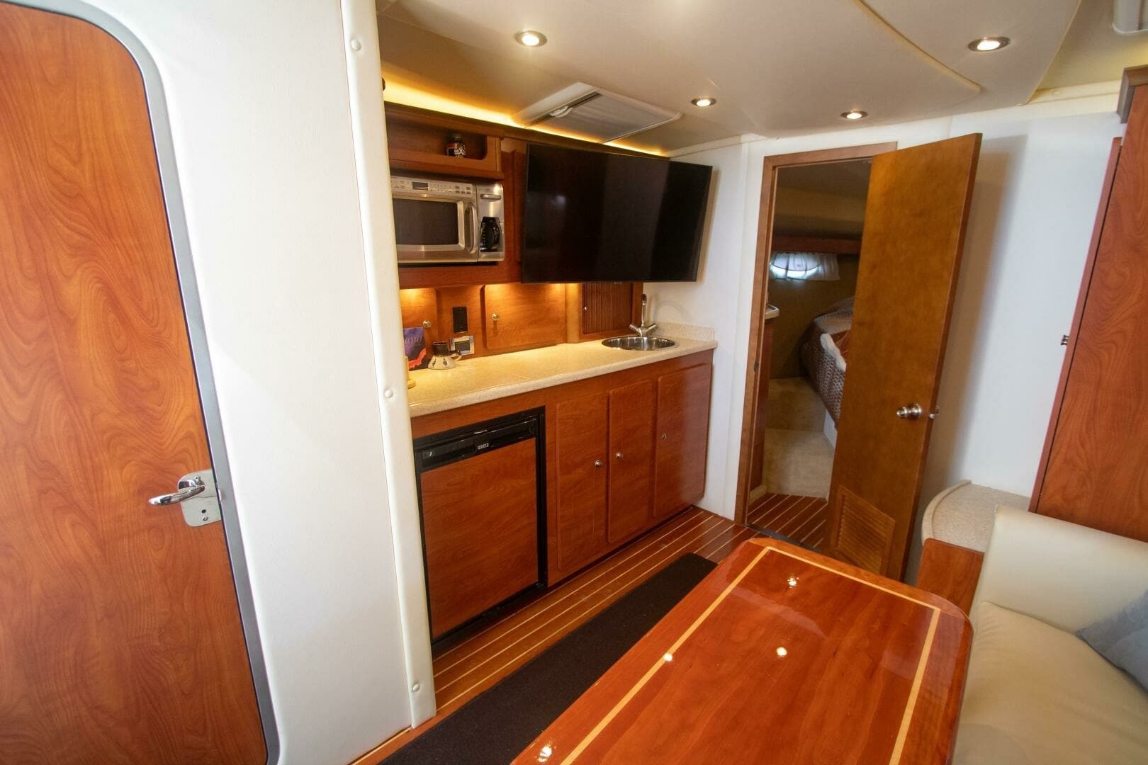 2008 Rinker 40 Express Cruiser