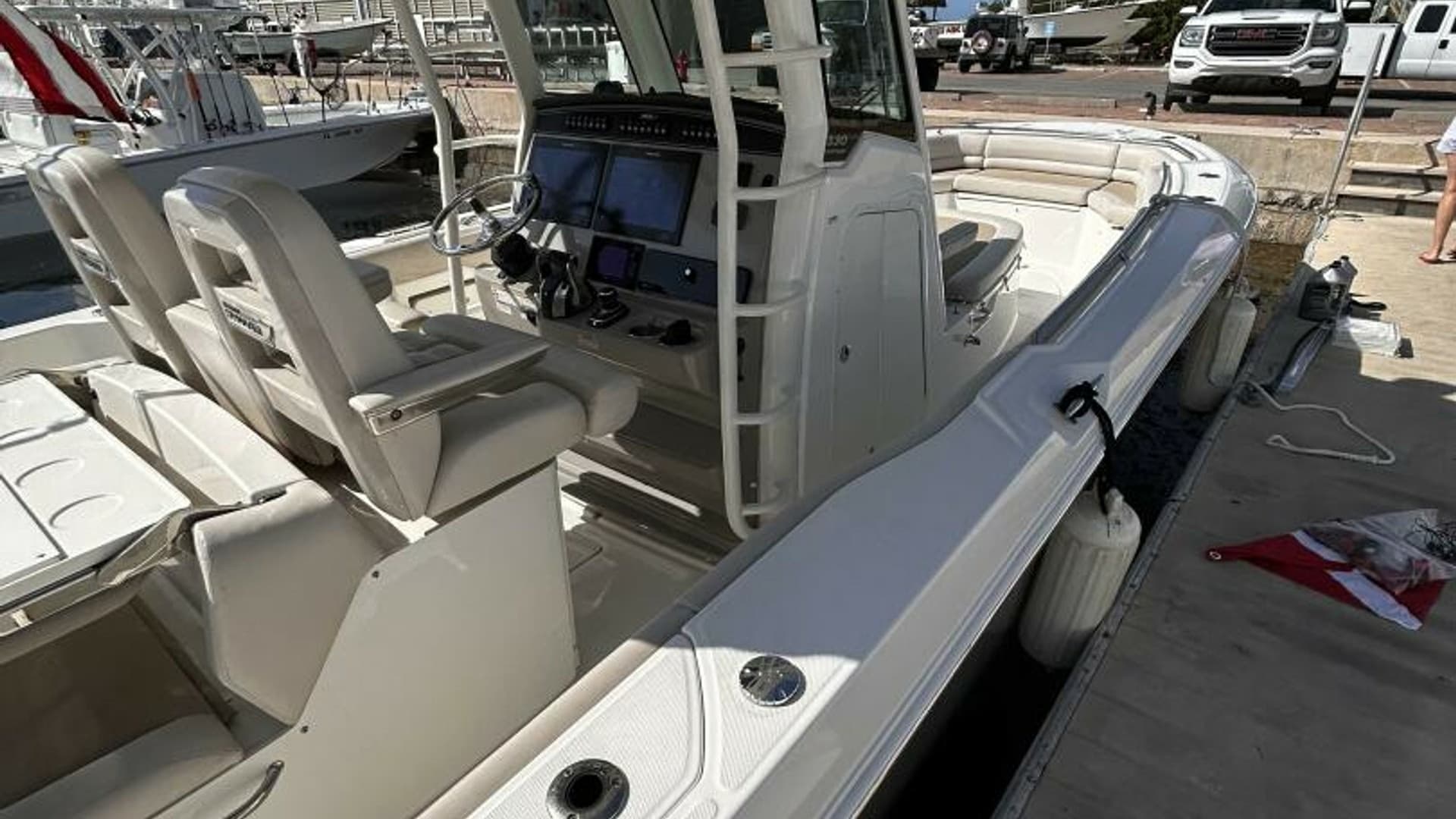 2017 33 Boston Whlaer 330 Outrage Cockpit (4)