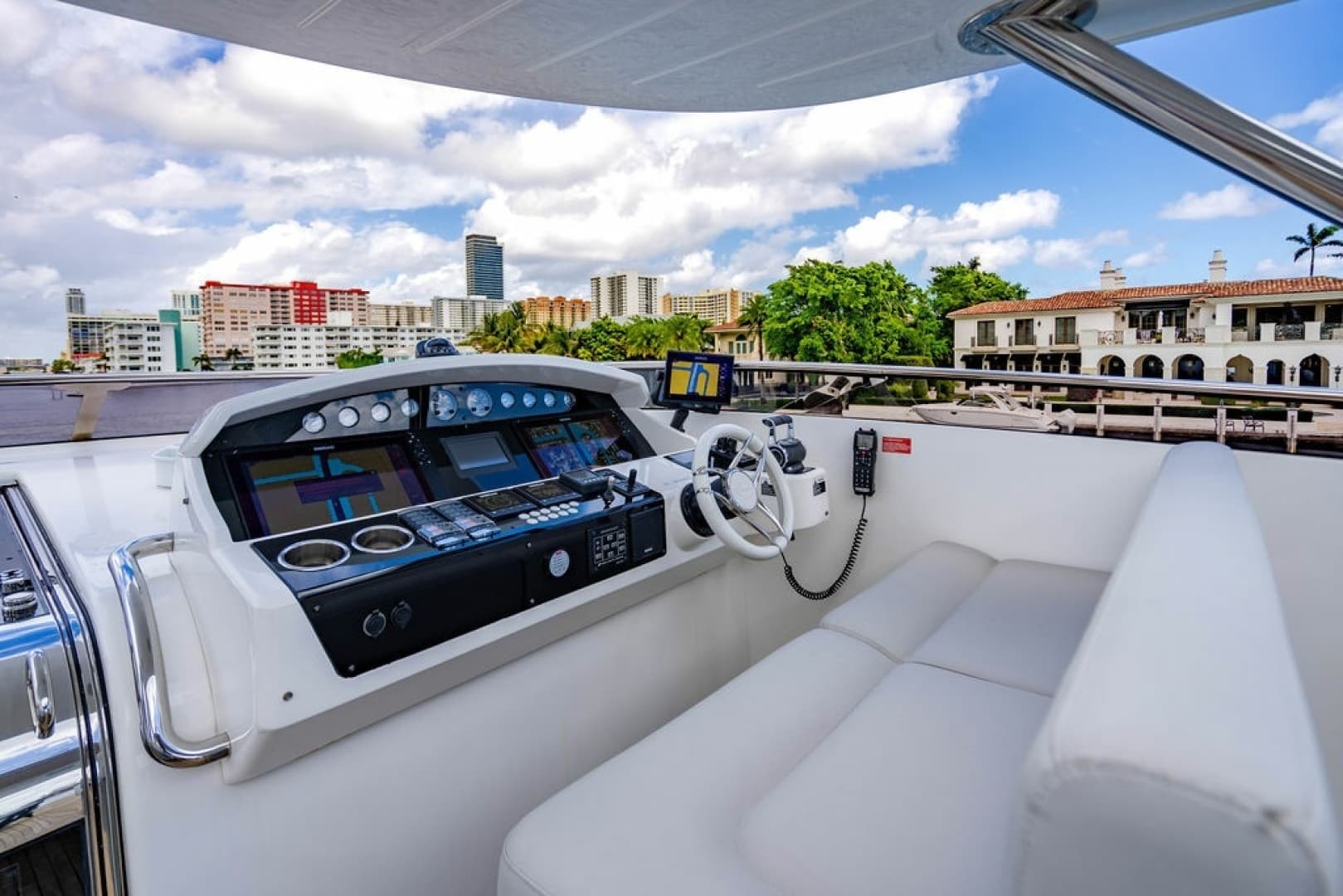 2019 Sunseeker 95 Motor Yacht