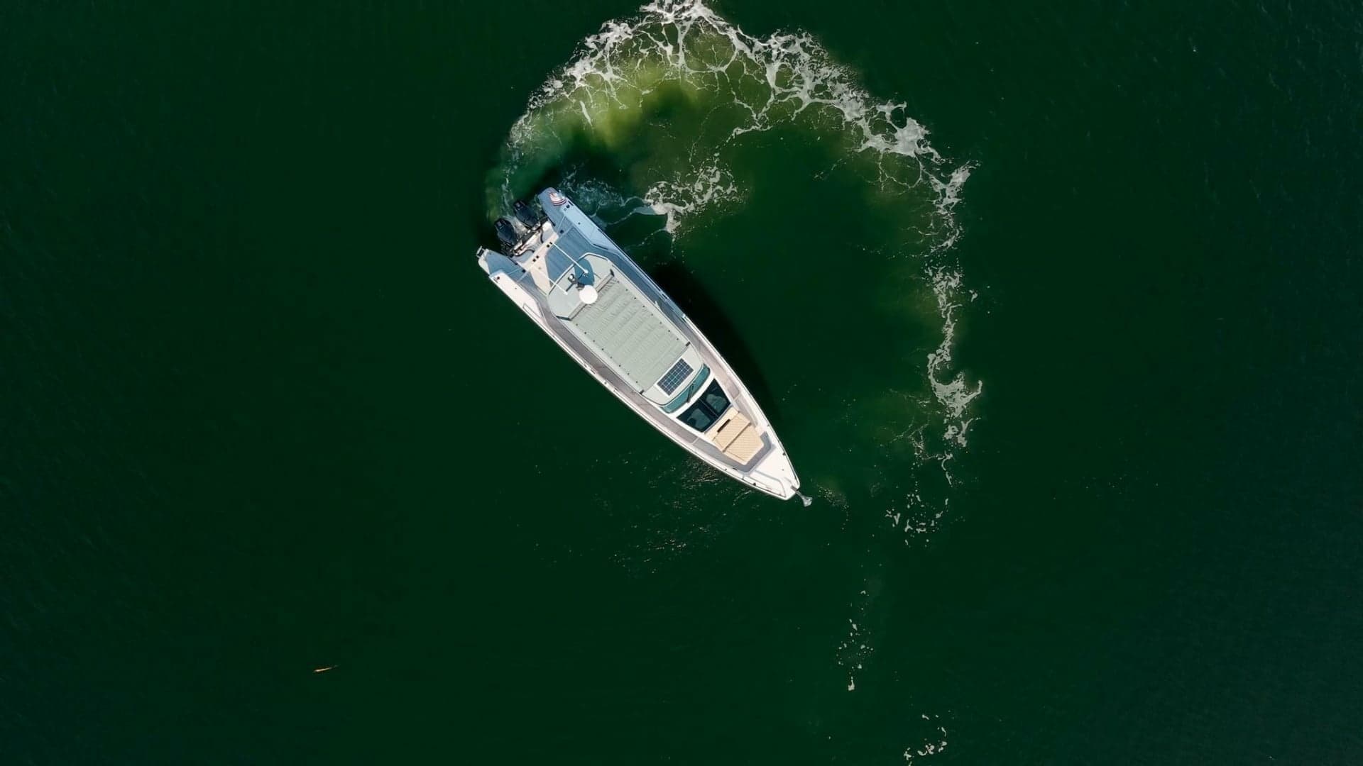 Axopar 37 - Exterior Profile