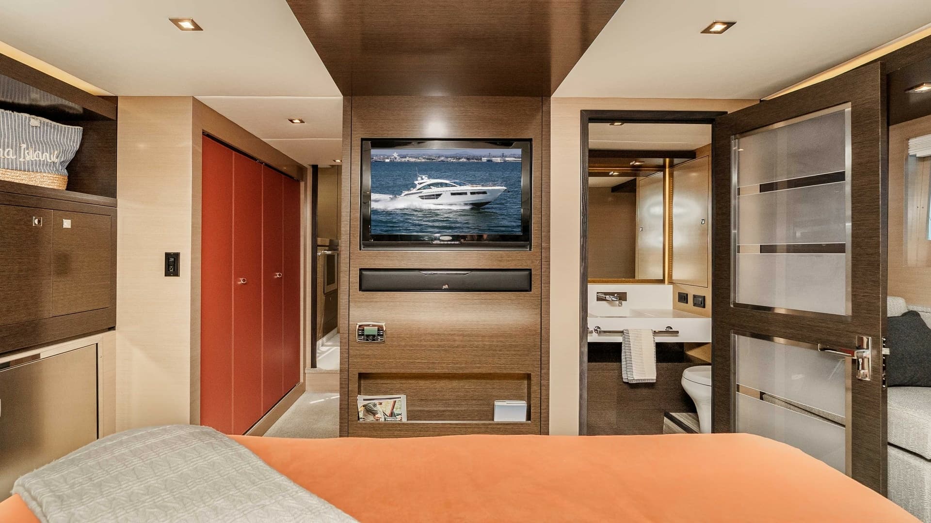 2017 Cruisers 60 Cantius 'Rising Star' - Master Stateroom Entry & Ensuite