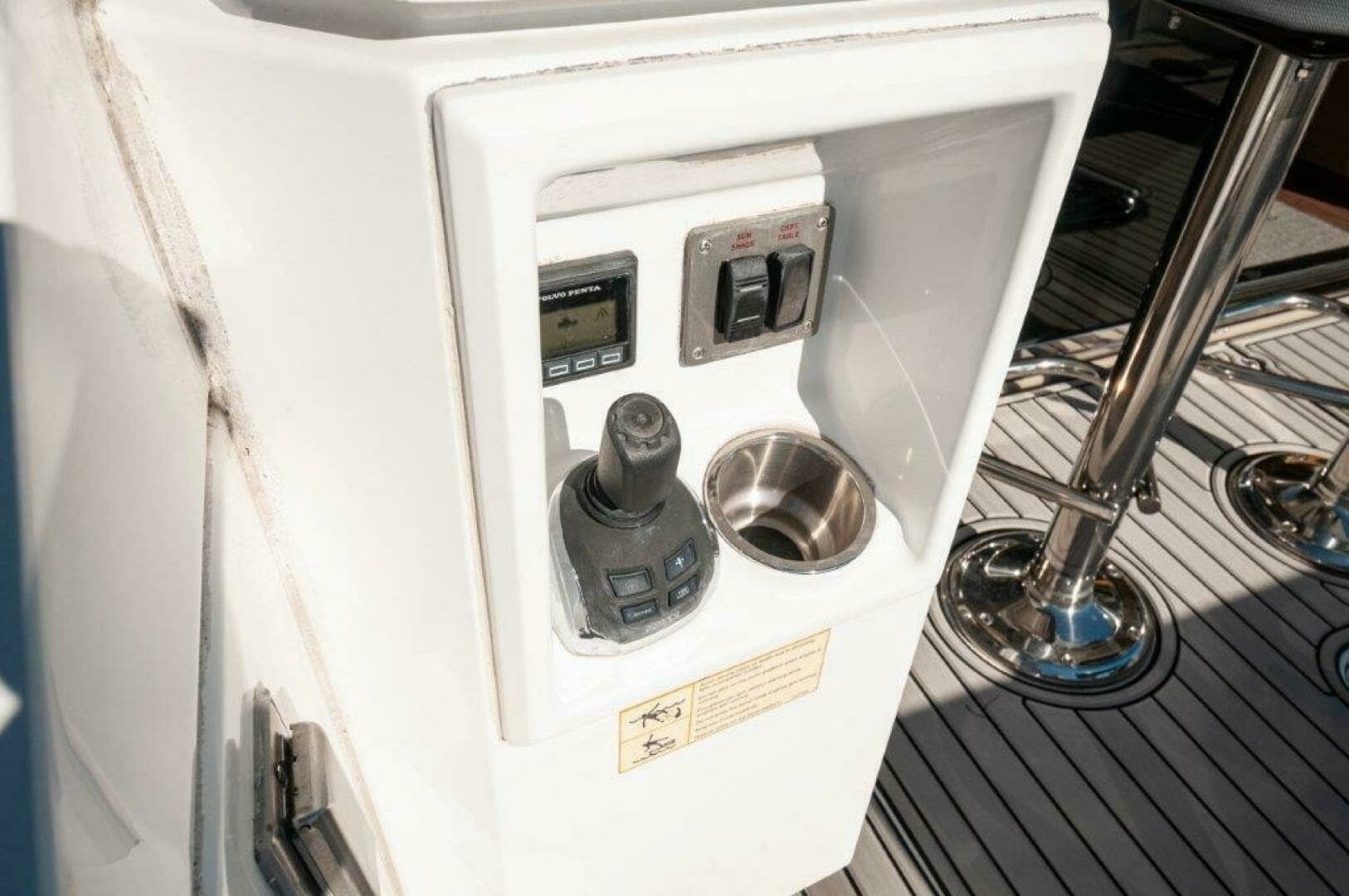 2020 Cruisers Yachts- HARPER BELL- Cockpit Controls