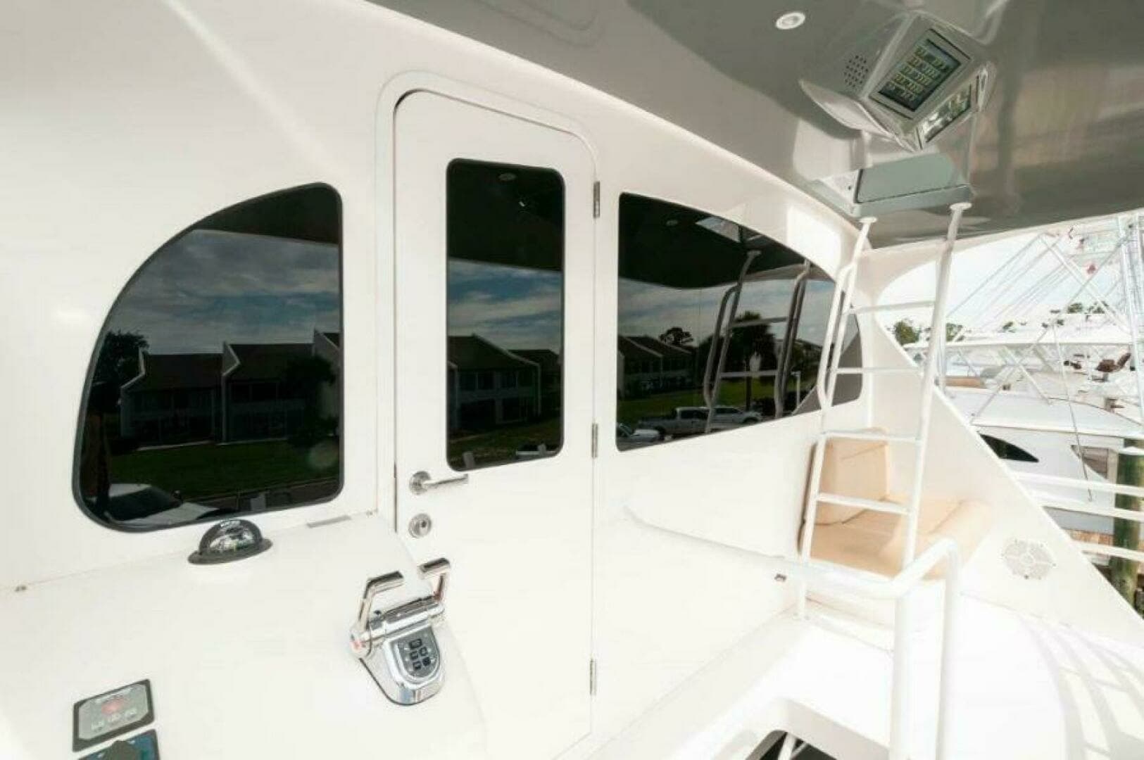 2012 76 Viking Sky Bridge Barefoot Drive Flybridge (1)