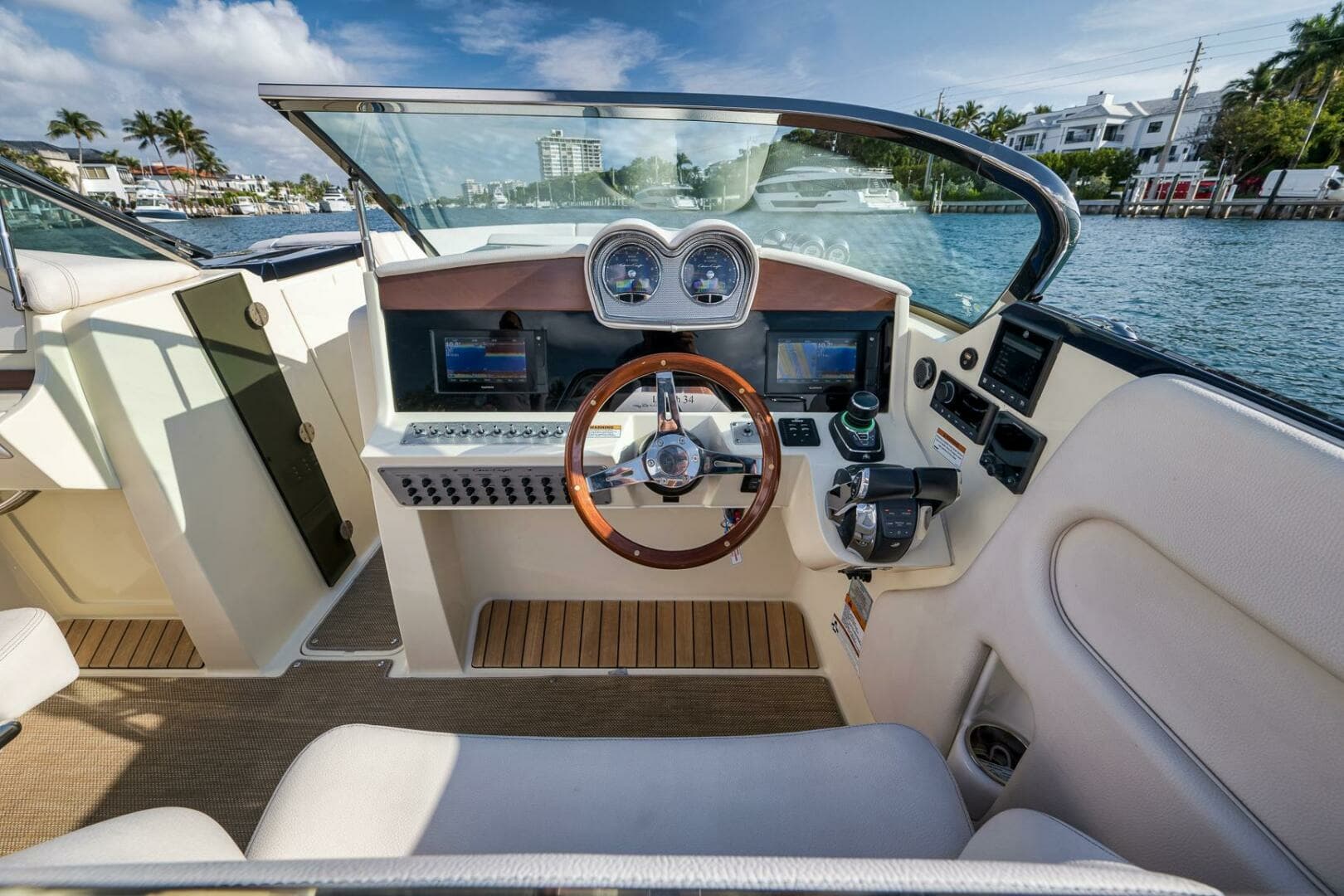 Chris-Craft 34 - 2LW - Helm