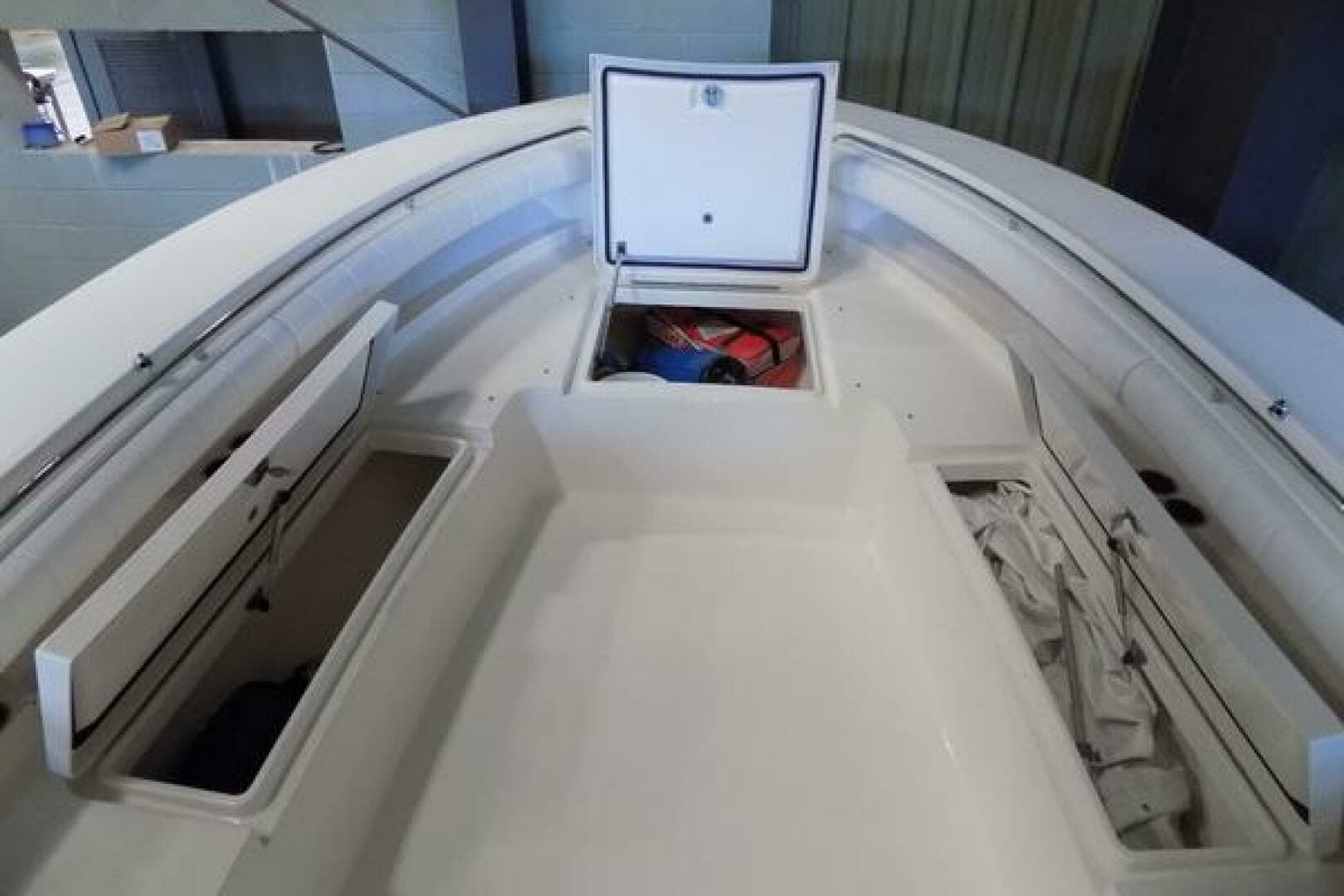 Regulator 34 - WIN PER DAY - Bow & Forward Seating Storage