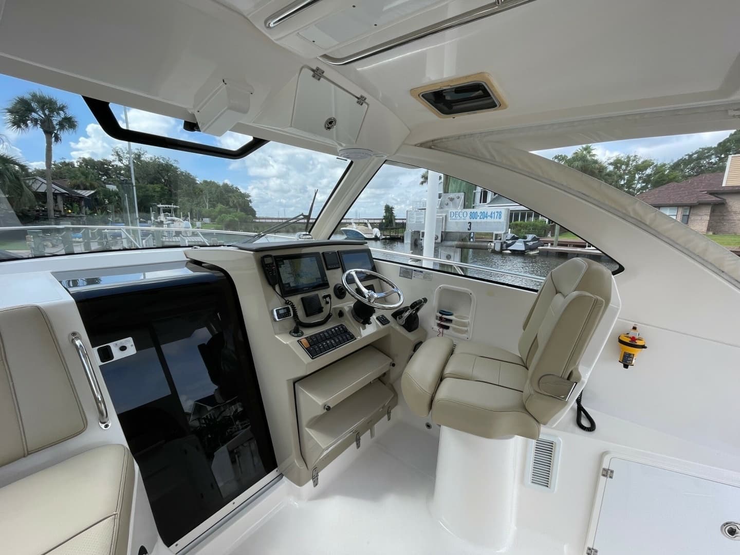 Pursuit 325 OS - Wait N' Line