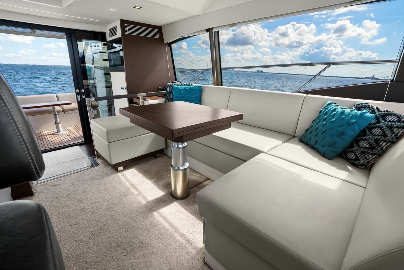 2020 Prestige 460 Flybridge