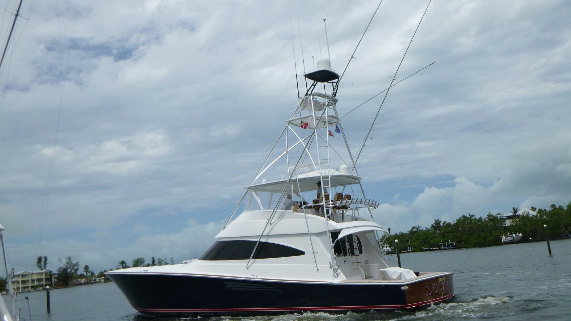 Viking 68 Convertible Exterior Profile