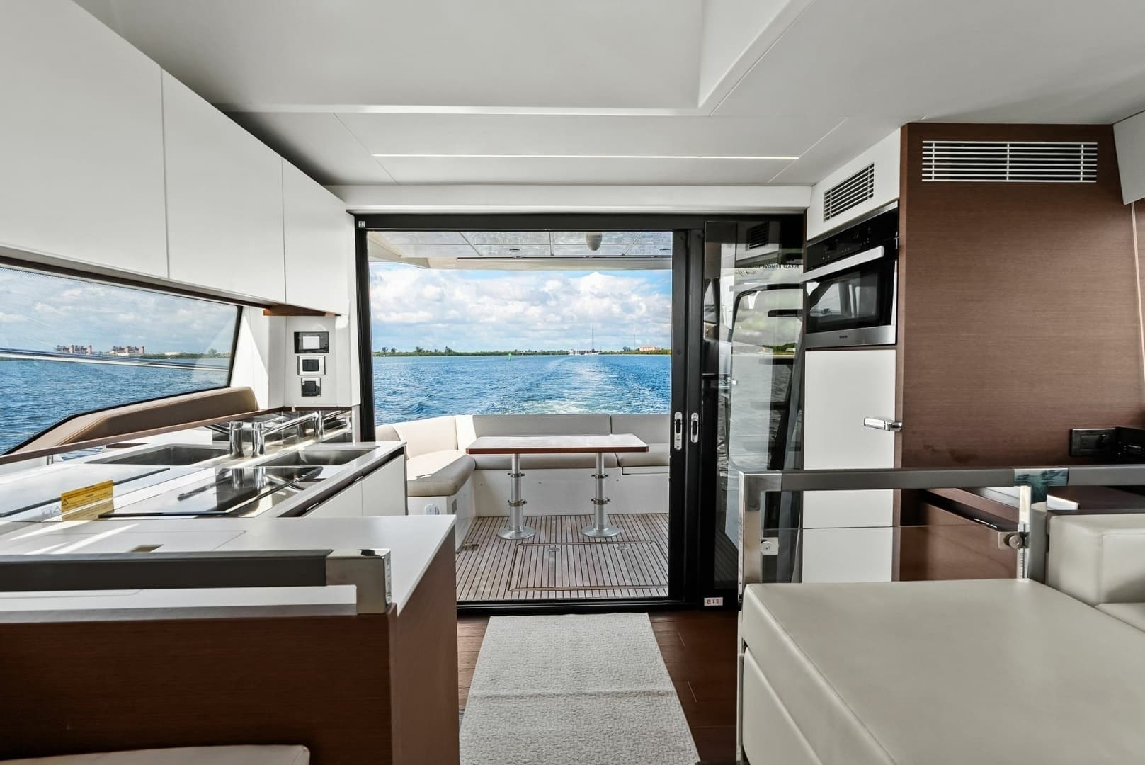 2020 Prestige 460 Flybridge