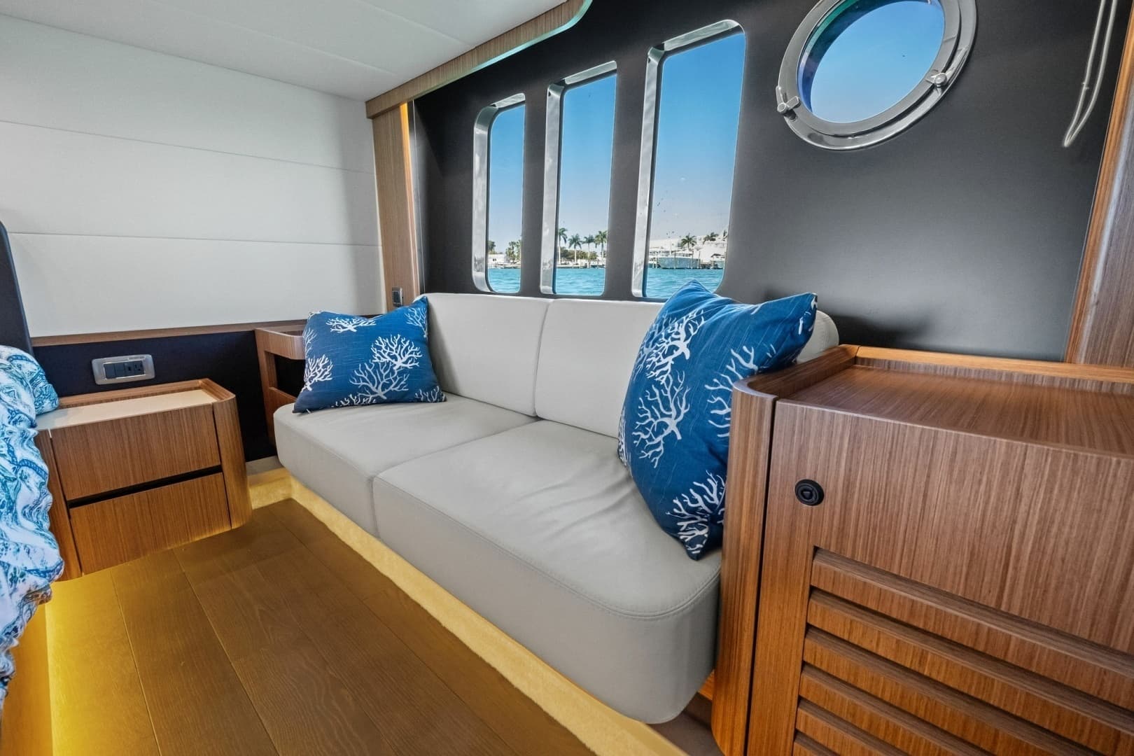 2019 Absolute 52 Navetta