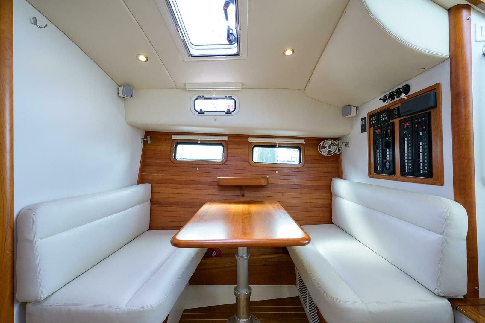 MJM 43 Scout - Interior Cabin