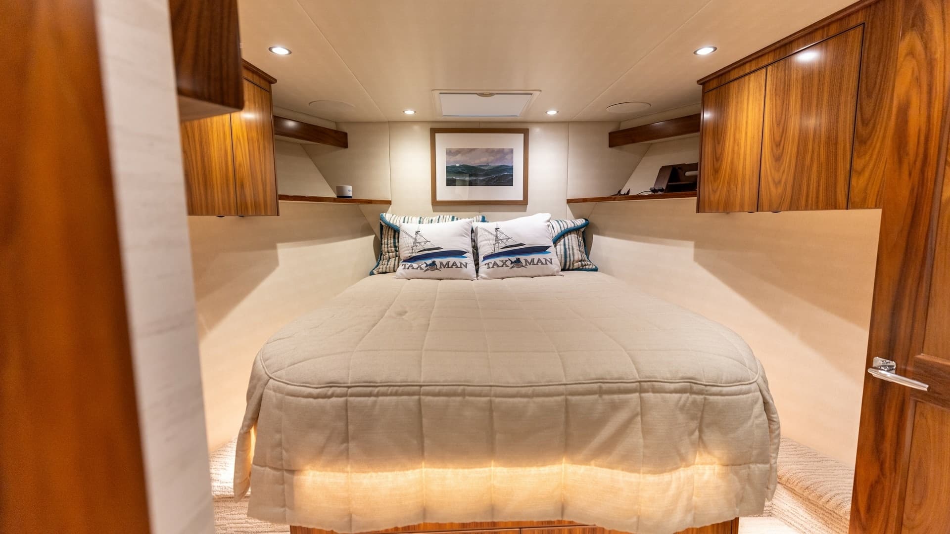 Luxurious Forward Stateroom