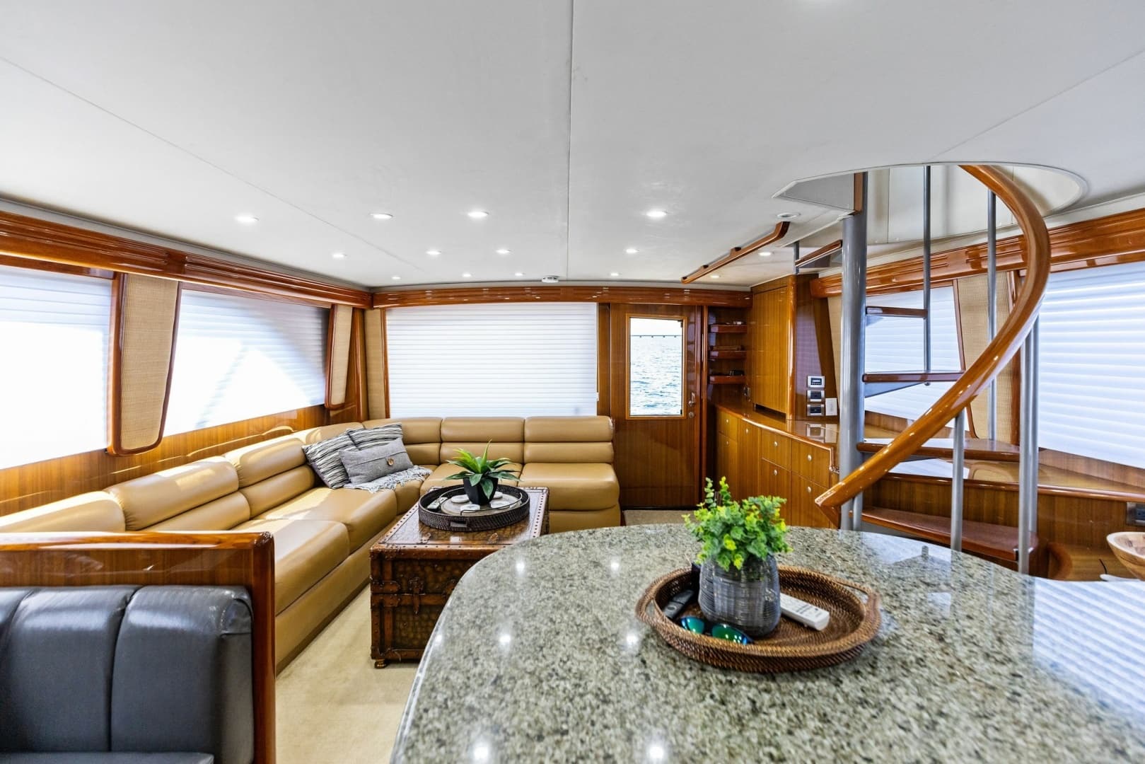 2008 Viking 68 Skybridge "Liquid Apple" Salon/Galley